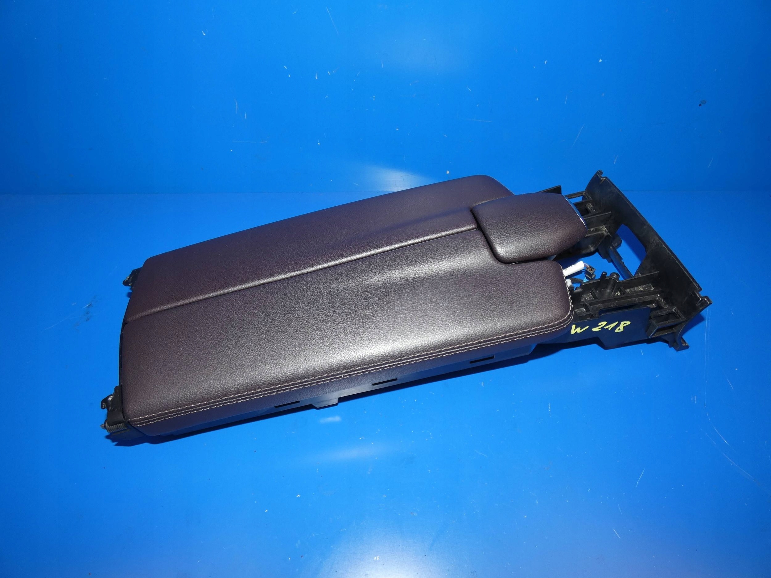 MERCEDES CLS W218 armrest tunnel middle - CIEMNY BRAZ
