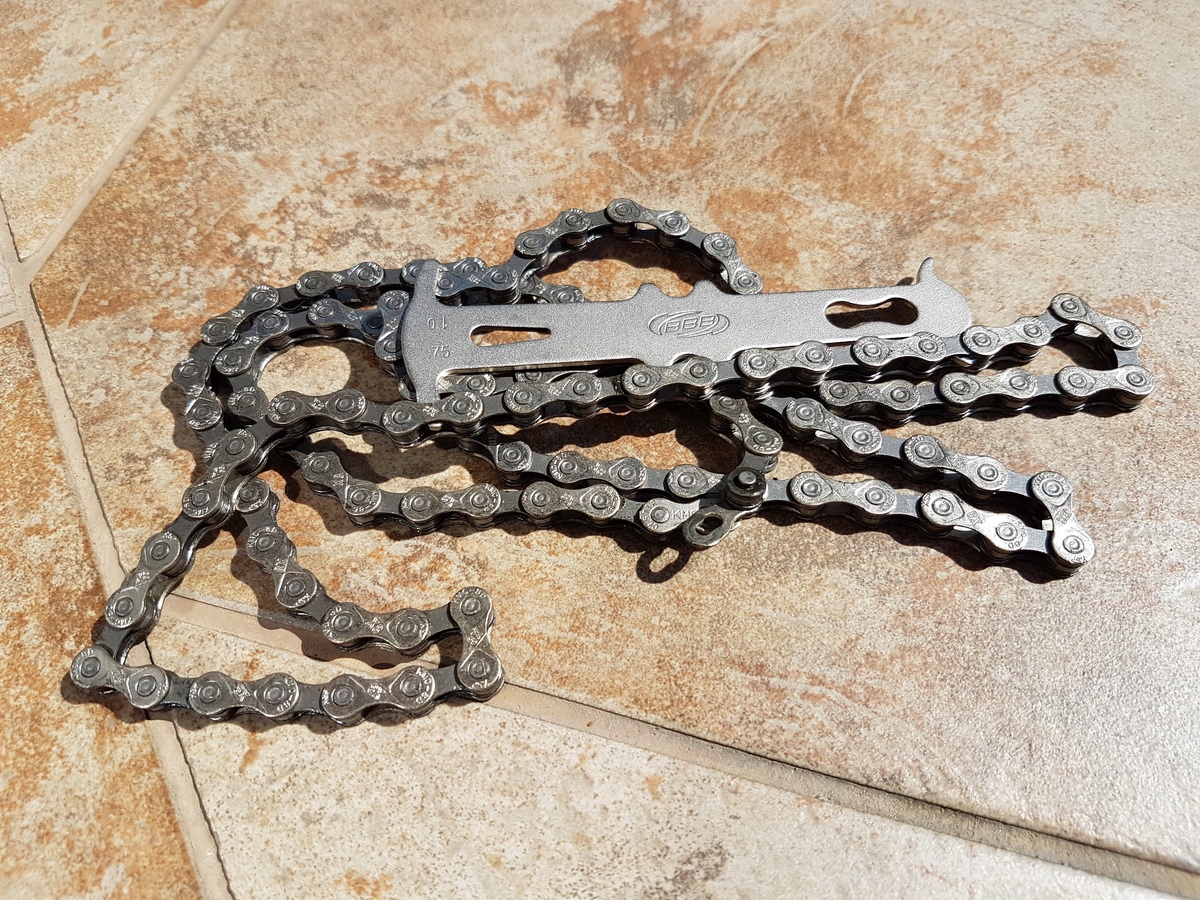 łańcuch KMC-8D X8, 8 rzędów, + spinka, jak NOWY !!