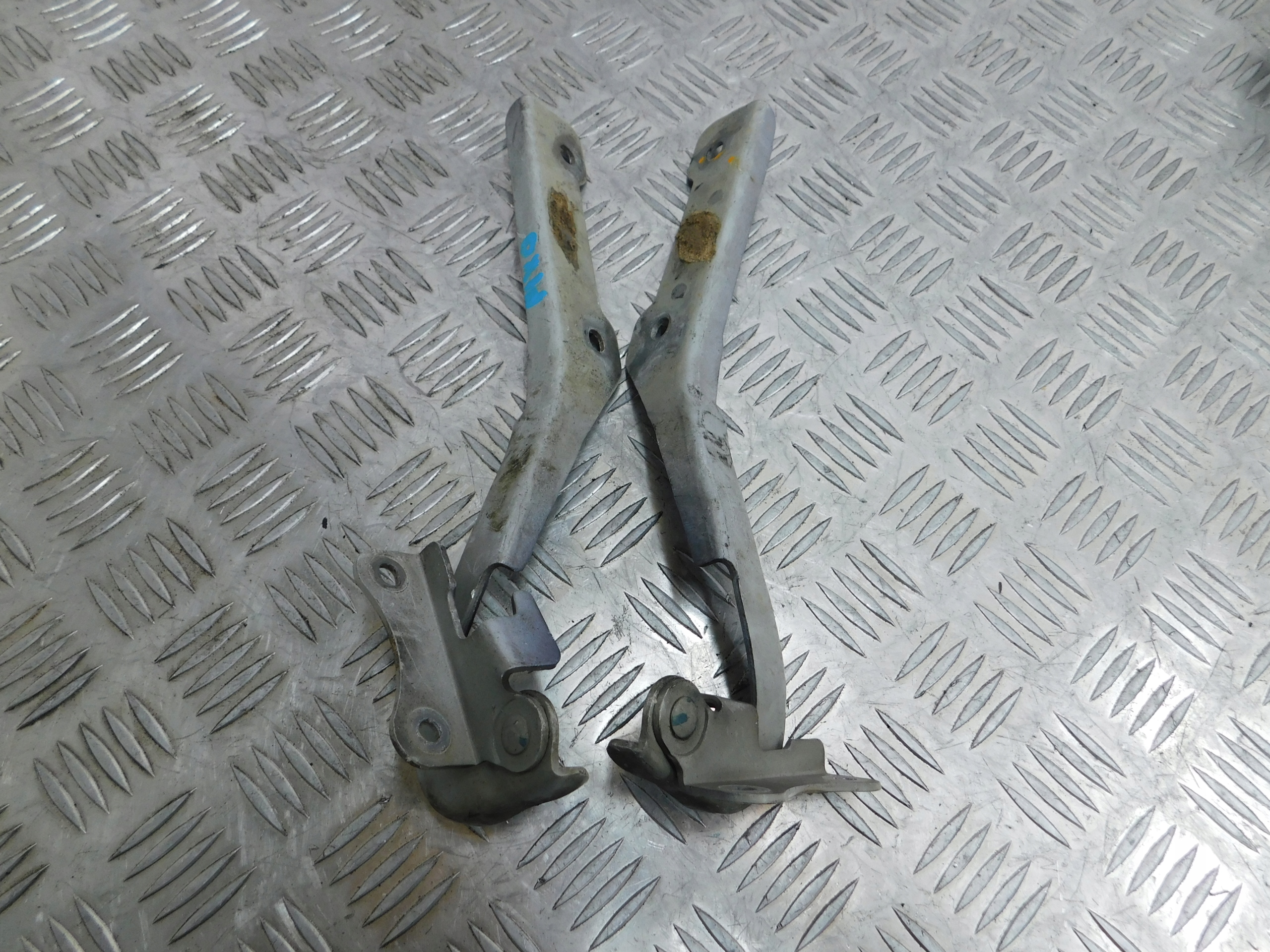 bonnet hinges left right NISSAN PIXO