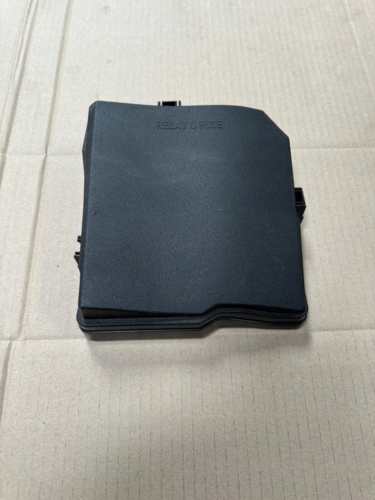 POKRYWA BEZPIECZNIKÓW TOYOTA YARIS IV CROSS KROSS 2022 82662-0D760