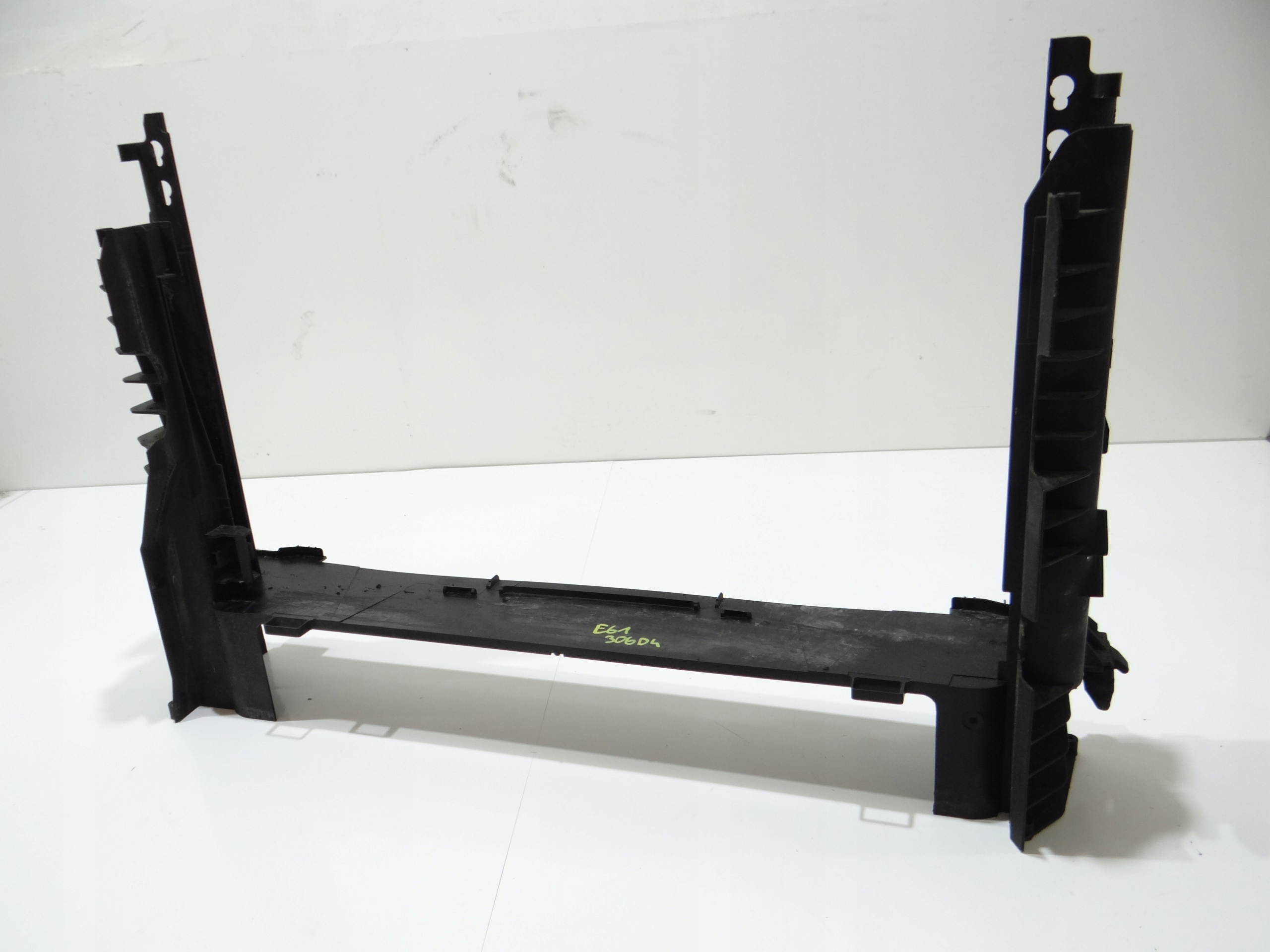 Boîte Châssis Radiateur BMW E60 E61 3.0D 7791179 (4273583)