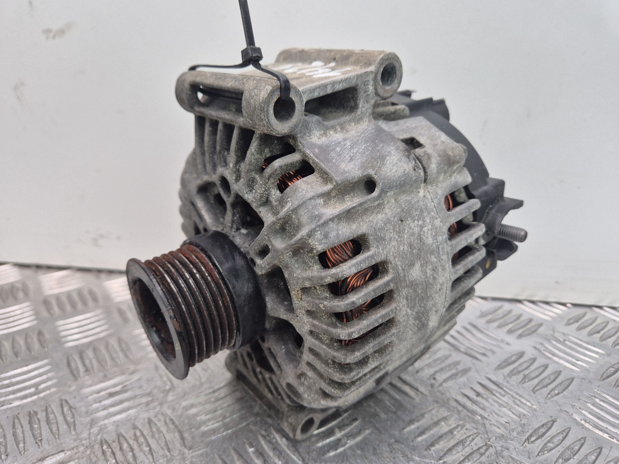 Mercedes C220 CDI C204 2.2 alternator A0009060401