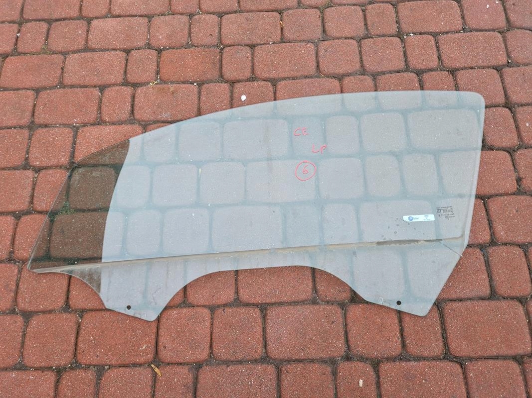 Скло дверей 3-дверне переднє Opel Corsa E 2016