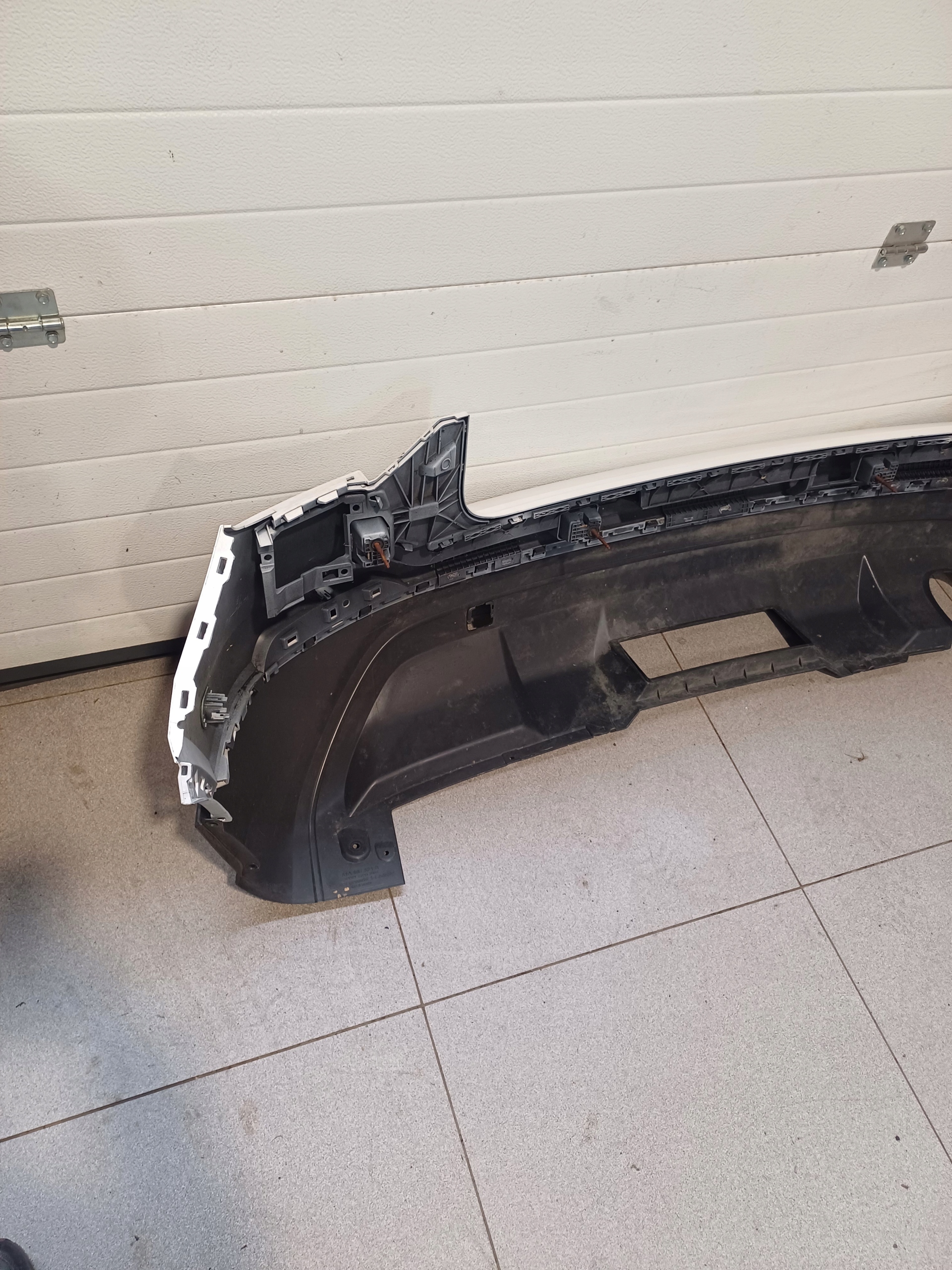 bumper rear part rear AUDI Q2 81A807385 6 X PDC