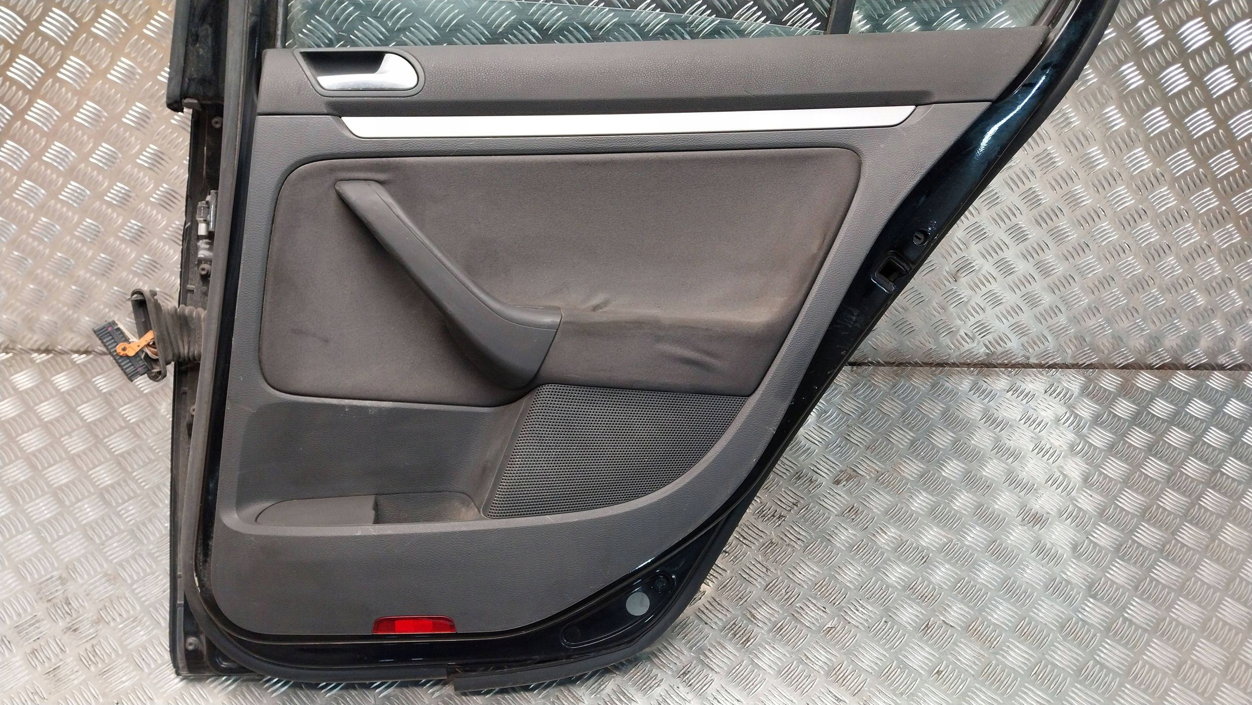 Portière Arrière Droit VW GOLF 5 03