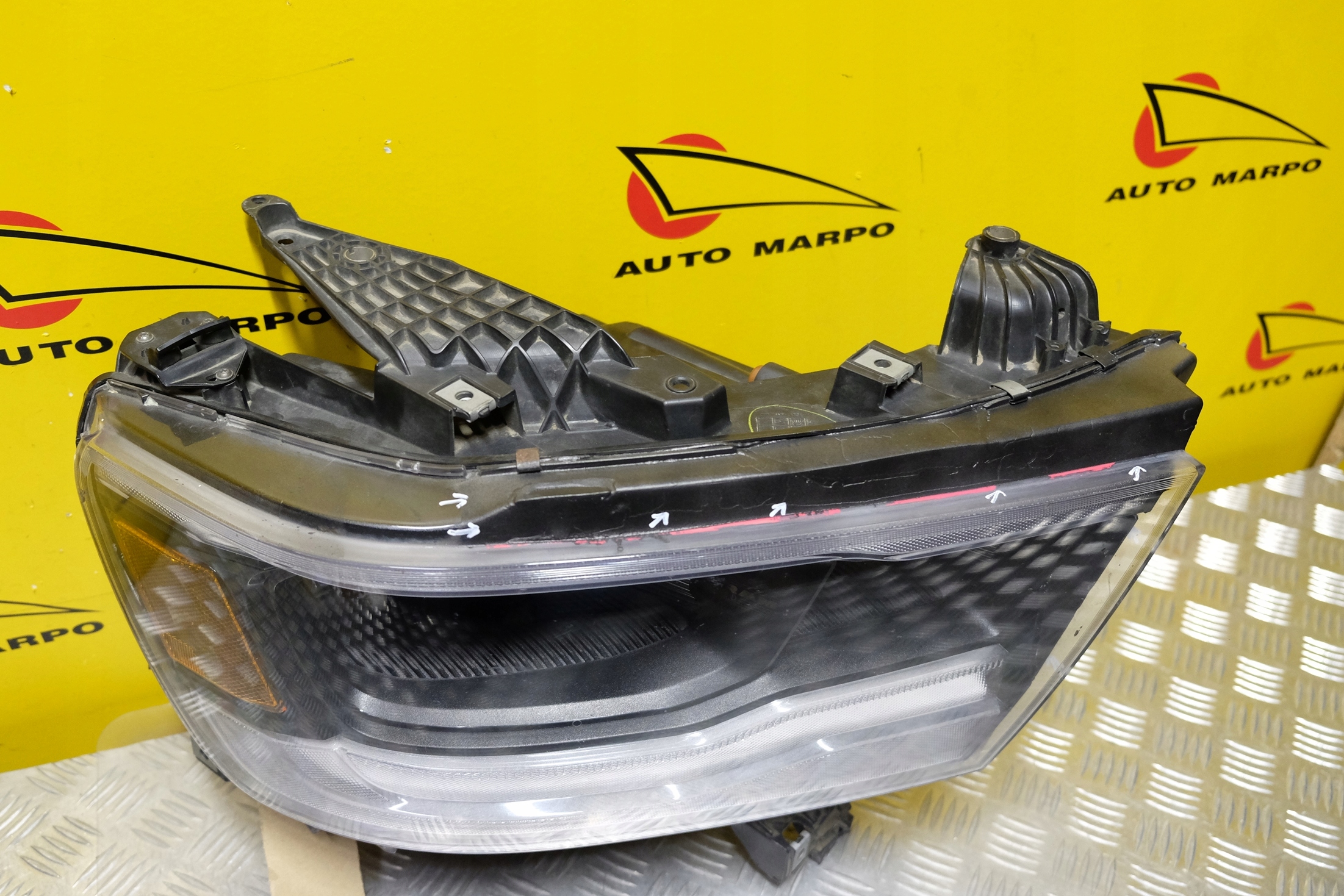 DODGE RAM 1500 2019- REFLEKTOR LAMPA LED R USA Producent części Dodge OE