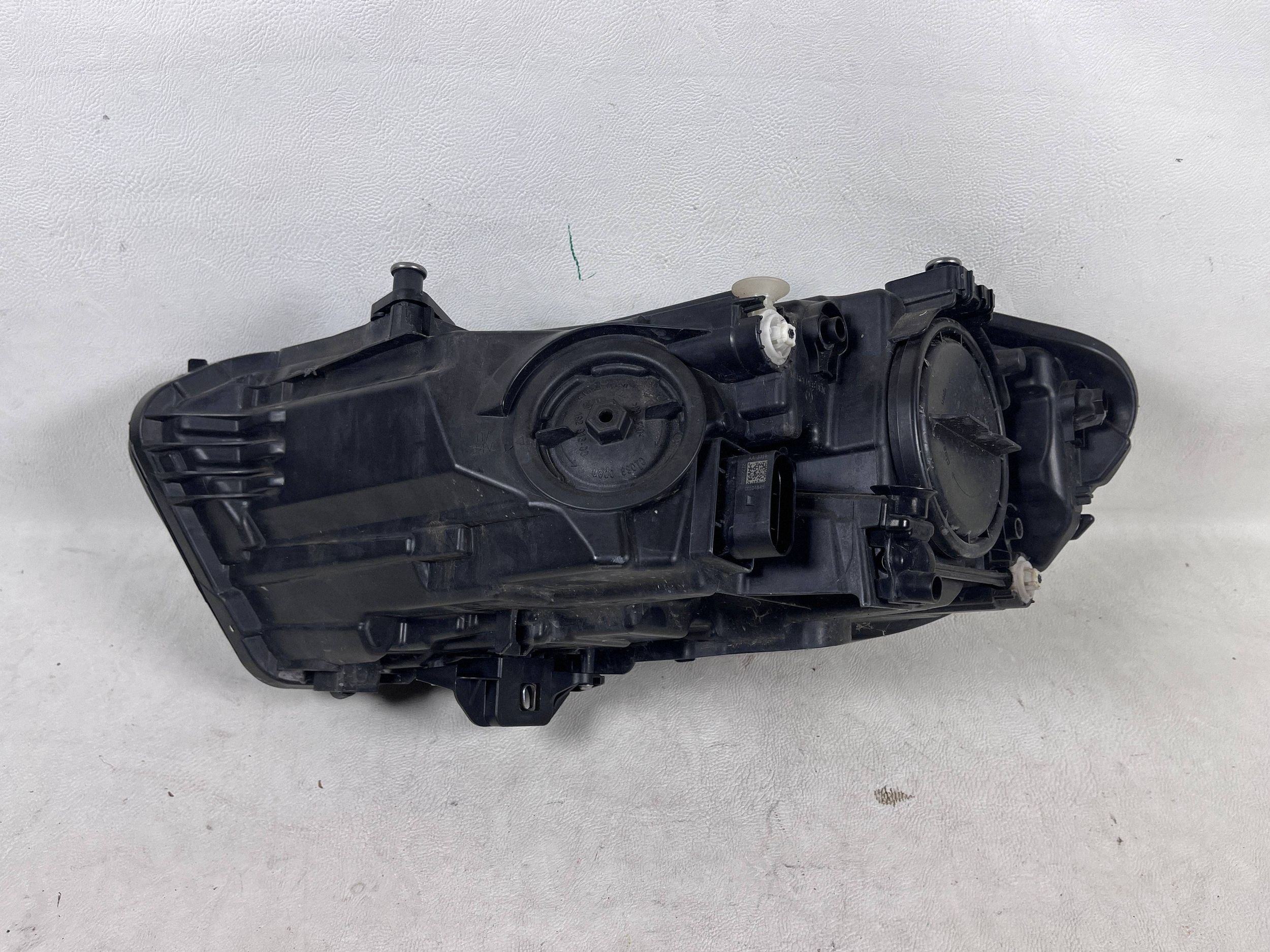 Mercedes A A177 18- light right front front