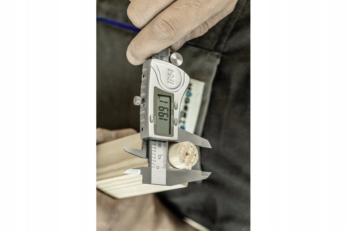 SUWMIARKA CYFROWA ELEKTRONICZNA ETUI 150MM 0.01MM HOGERT Kod producenta HT4M274