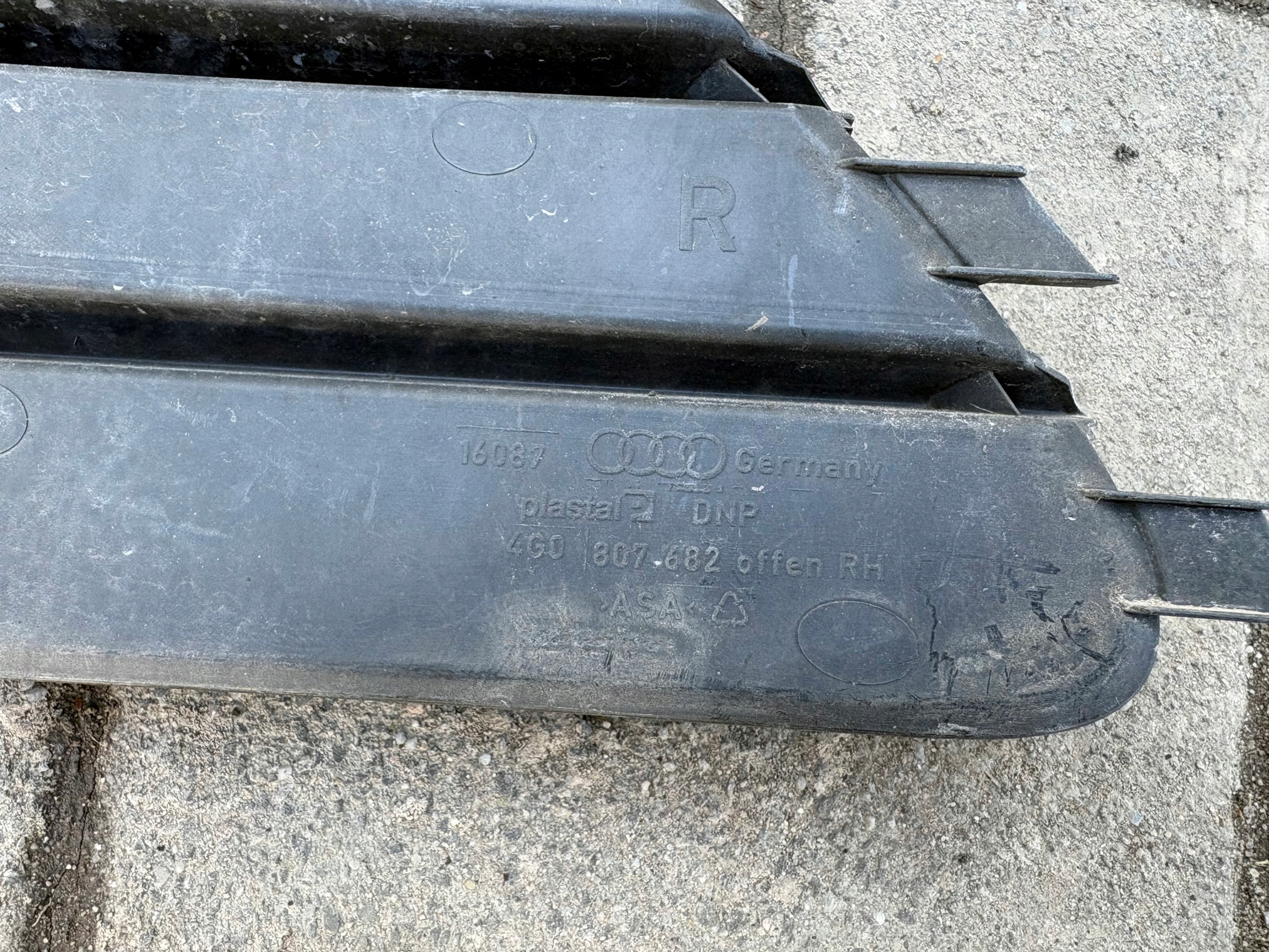 Audi A6 grid of a bumper front right left