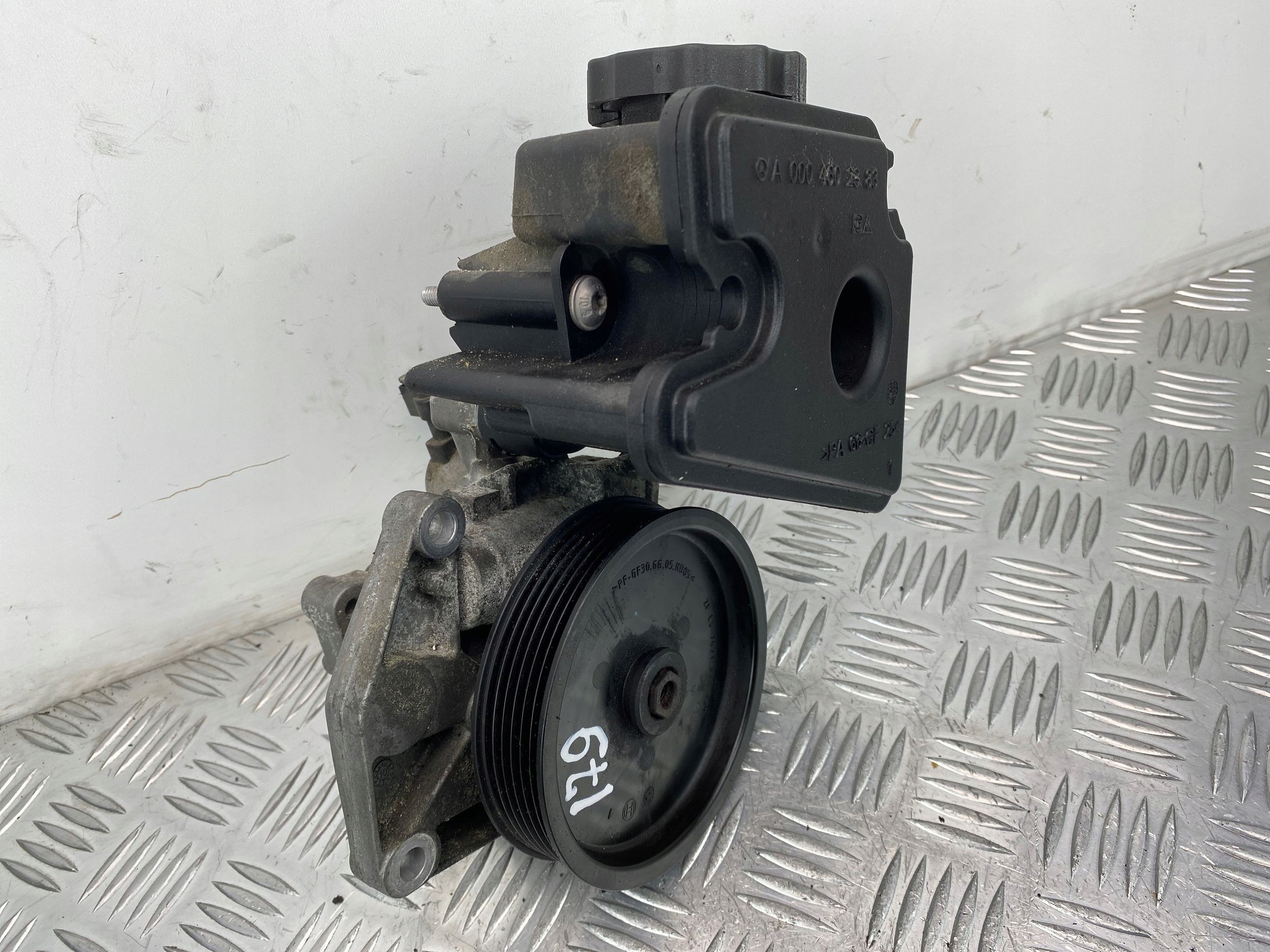 Pompa servosterzo Mercedes W204 W212 C E KLASA 0054668001