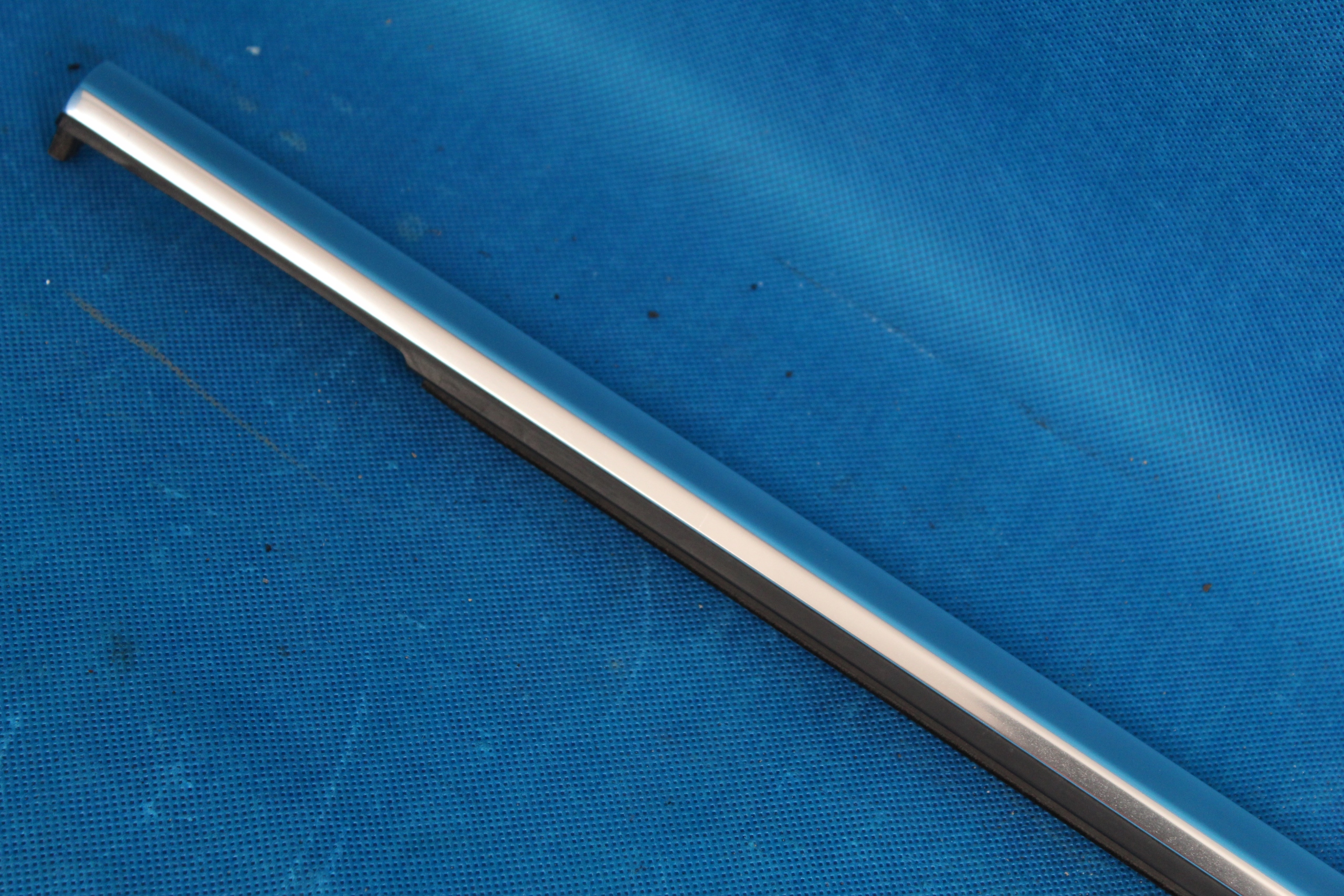 VW TOUAREG 7P II LIFT LISTWA DRZWI TYŁ PRAWY 2015R 7P0839476G Numer katalogowy części 7P0839476G TOUAREG II 22/02