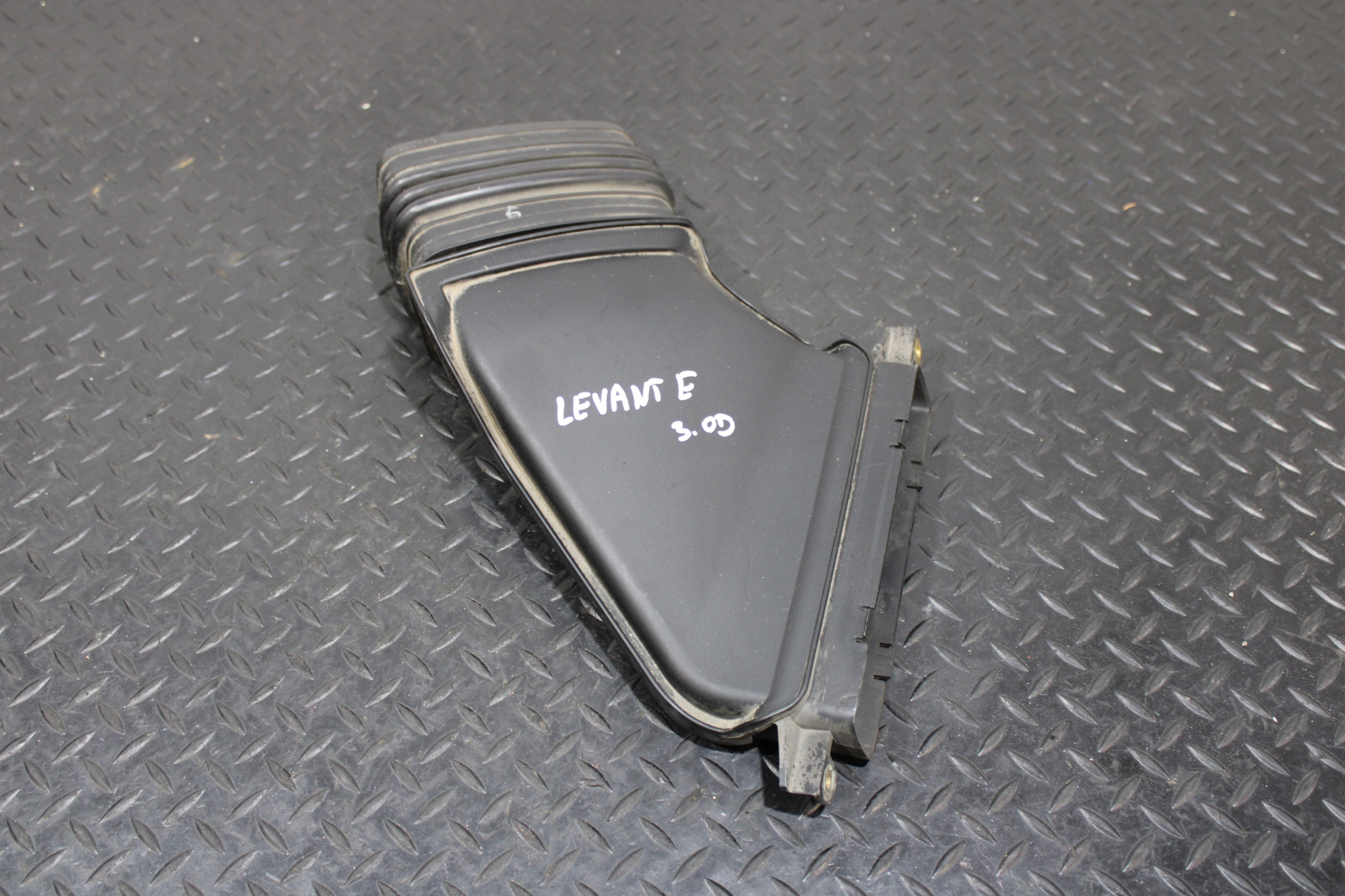 intake air MASERATI LEVANTE M161 670033793
