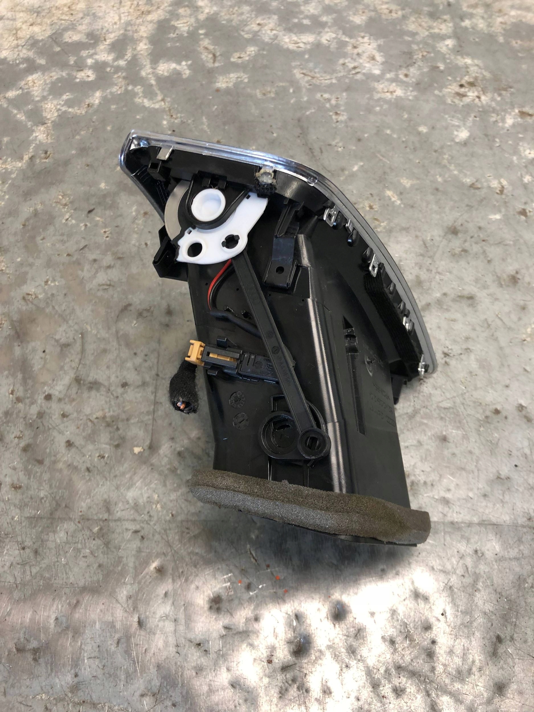 grid air conditioning devices left AUDI Q5 LIFT 13r 8R1820901J