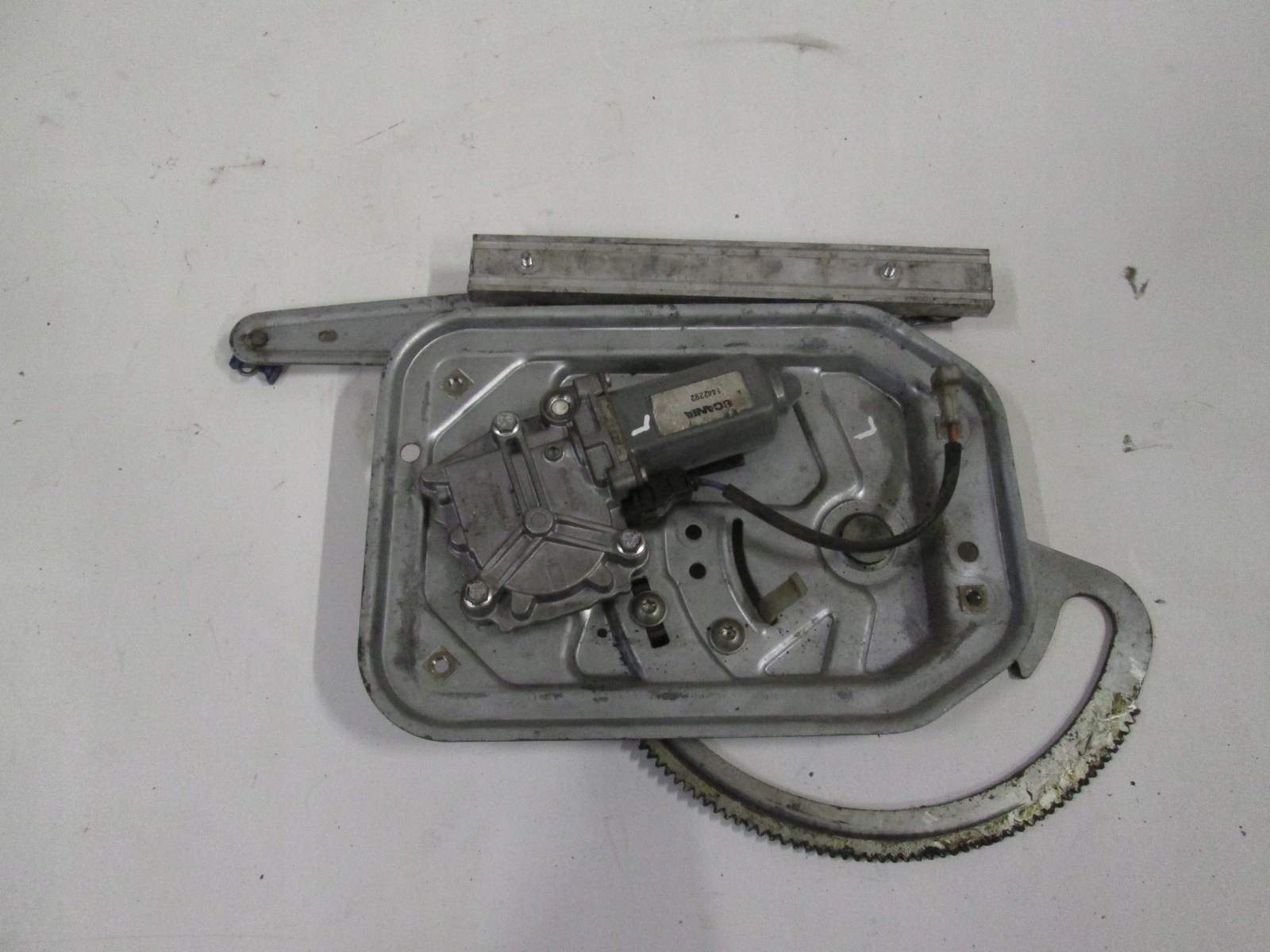 MECHANIZM PODNOSZENIA SZYBY LEWY SCANIA R