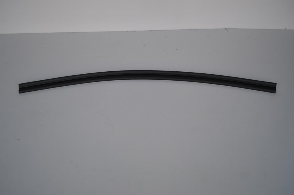 95B823737 - ПРОКЛАДКА КАПОТА ДВИГАТЕЛЯ ПОДШИВАЕТ MACAN