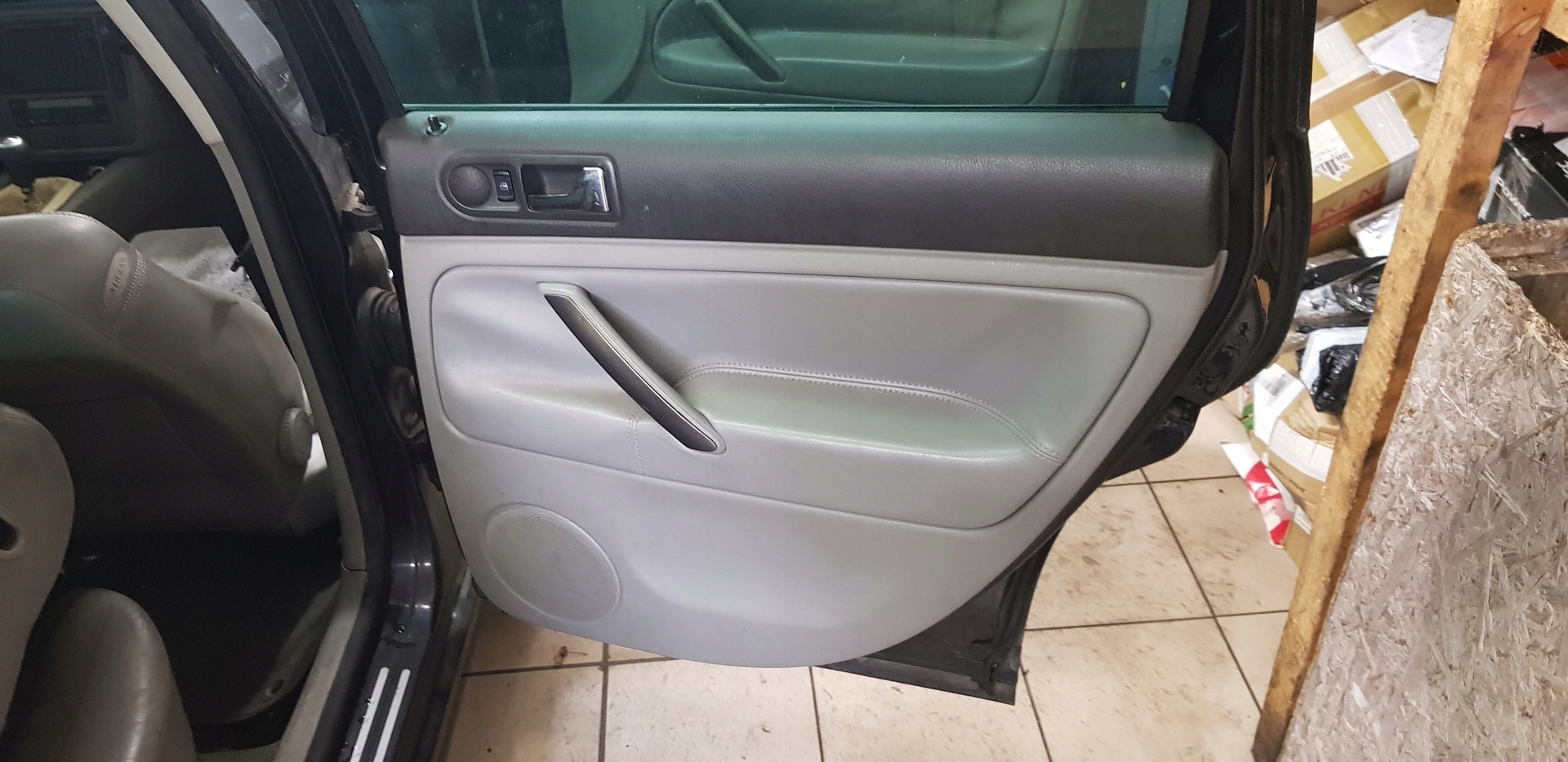 BOCZEK DRZWI TAPICERKA DRZWI VW PASSAT B5 FL LIFT EUROPA PRZÓD TYŁ ANTRACYT