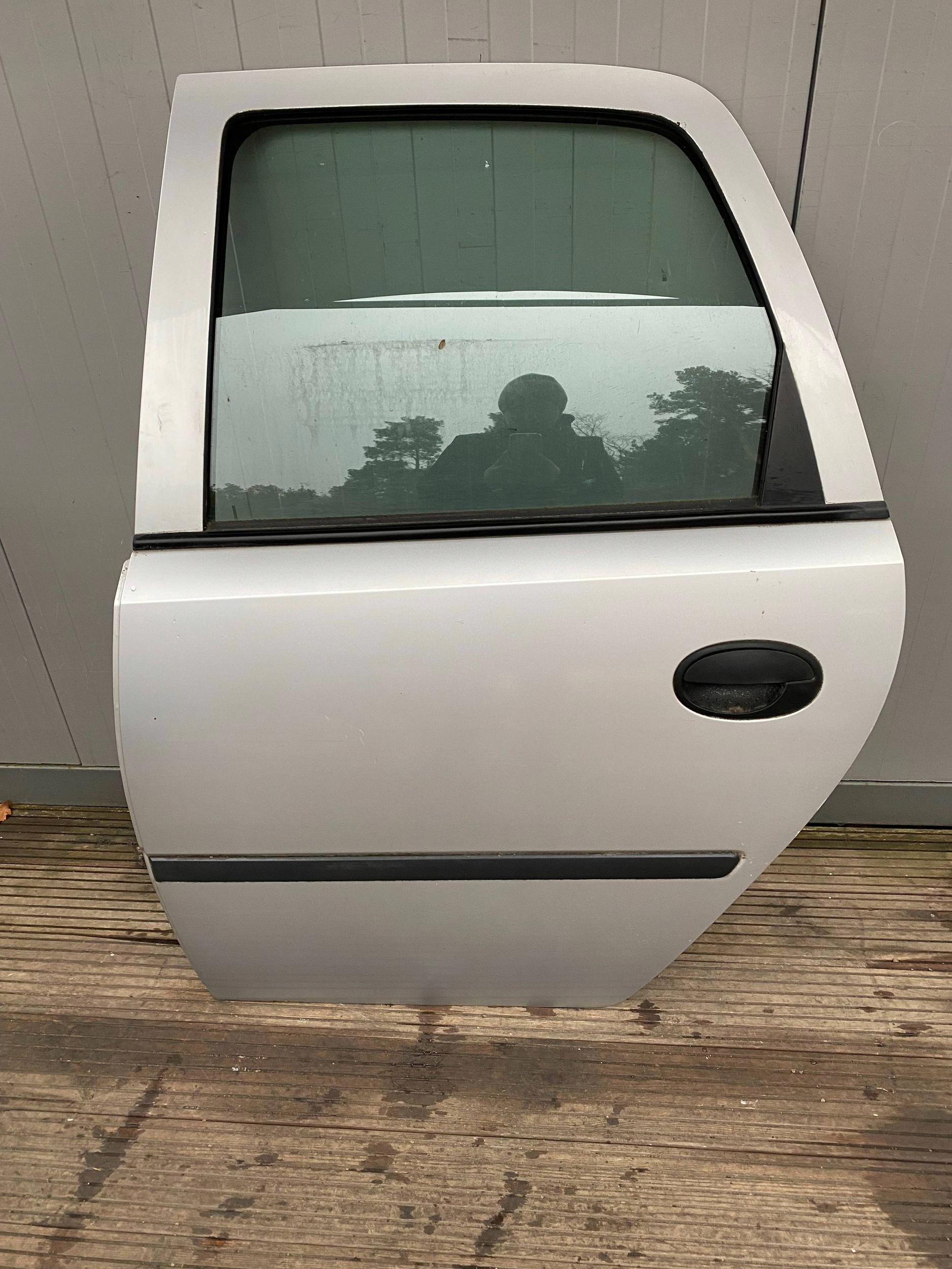 OPEL MERIVA A complete door left rear part rear. silver