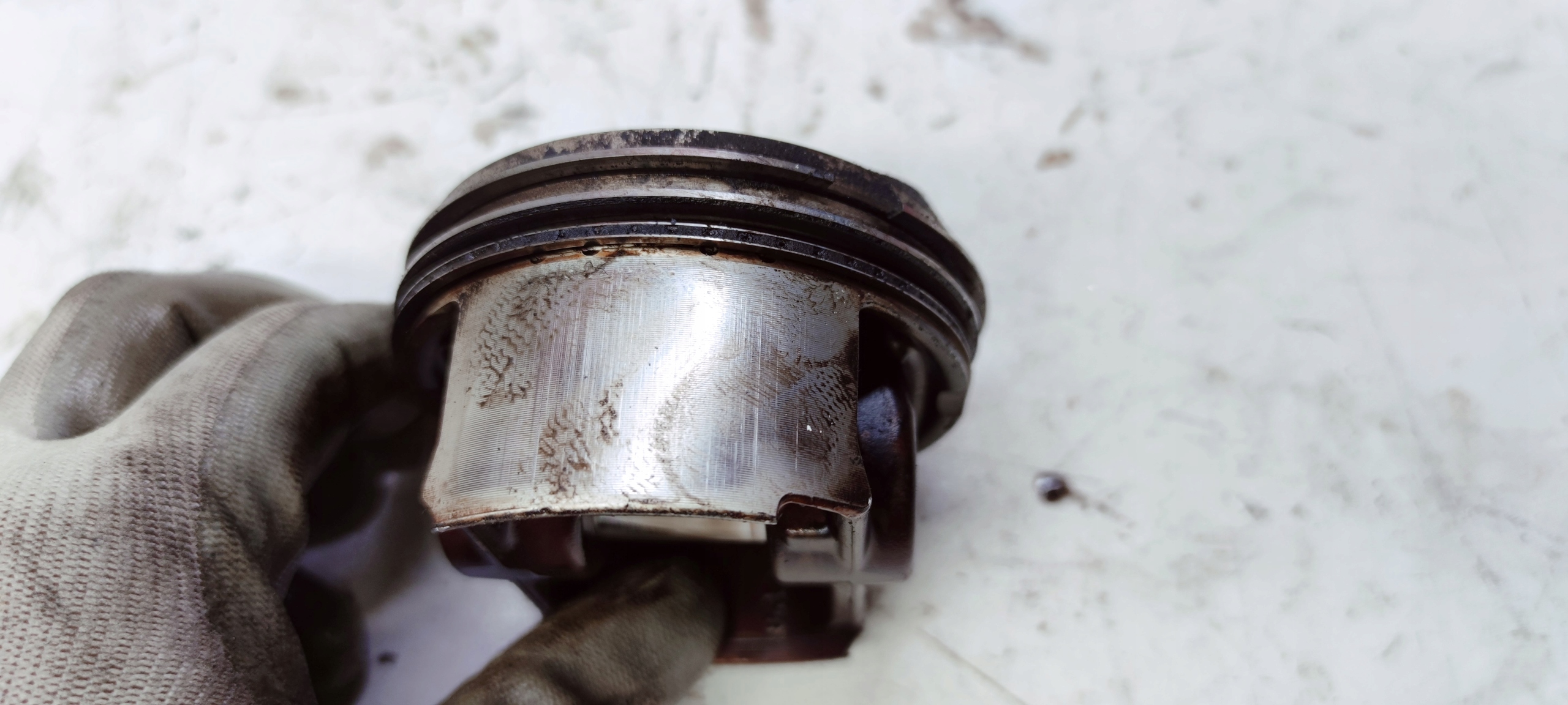 piston left AUDI 3.0TFSI CAJ 84L111 *3*