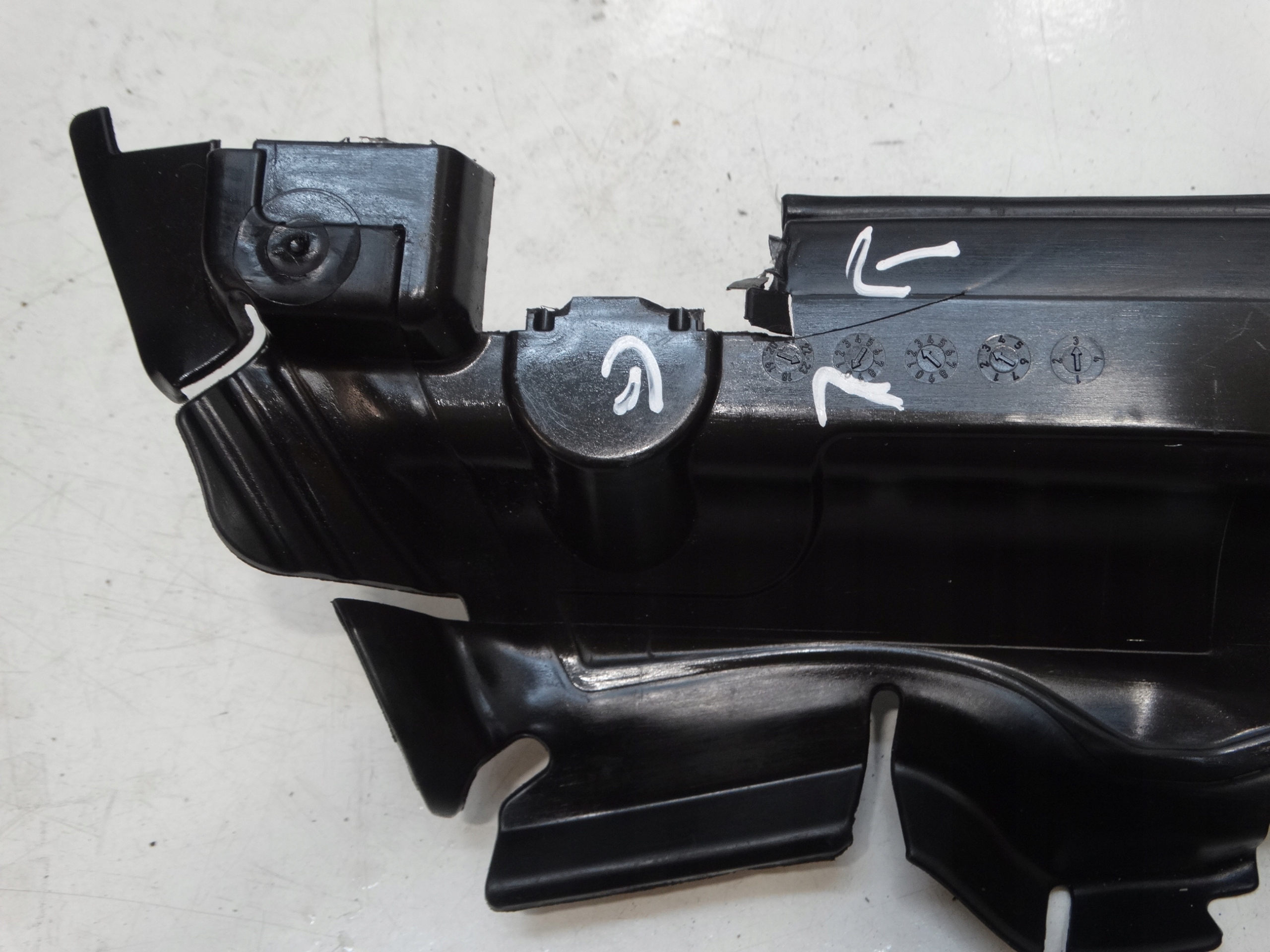 steering wheel, intake air left front AUDI A5 II 2016-2024R. 8W6121283AR