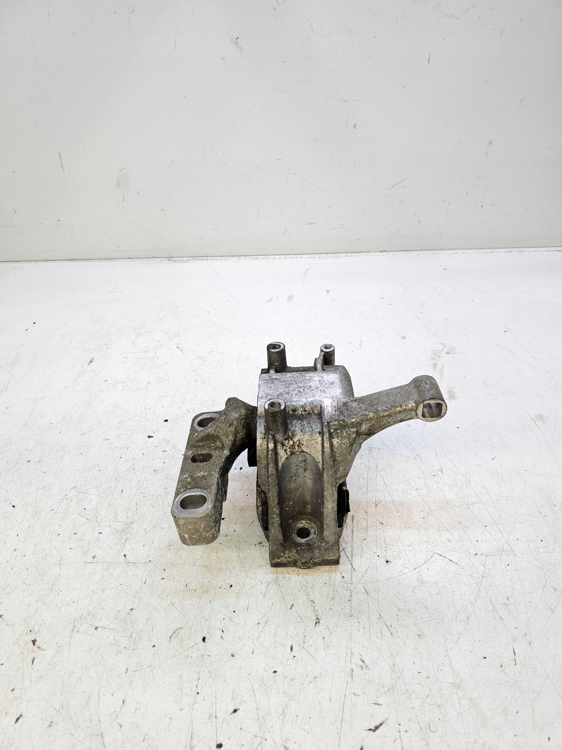 holder engine mount AUDI Q3 8U 2.0TDI 5N0199262F