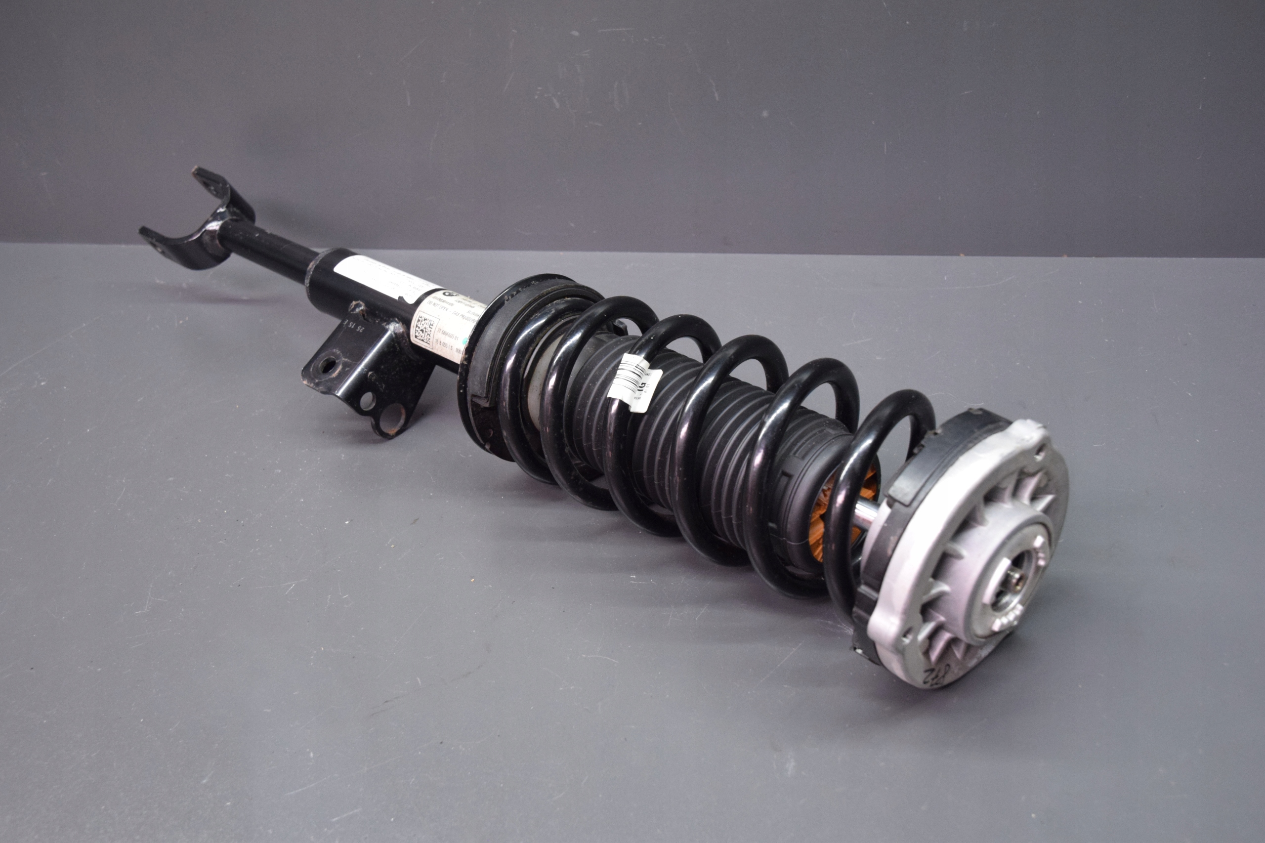 shock absorber left front BMW 5 G30 530e 6866605 3649km
