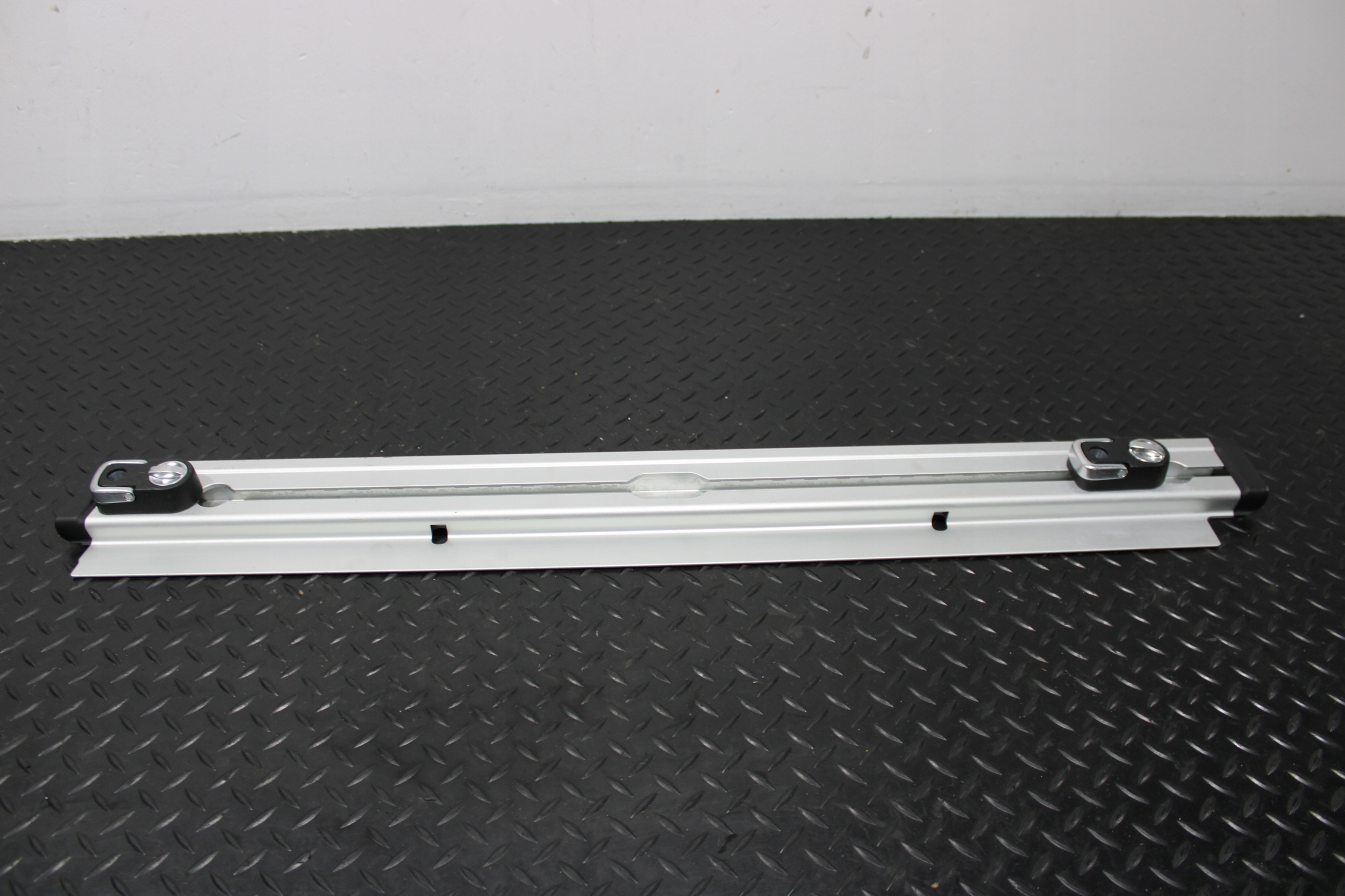 rail PROWADNICA left JAGUAR F-PACE X761 HK8M-46071-AB
