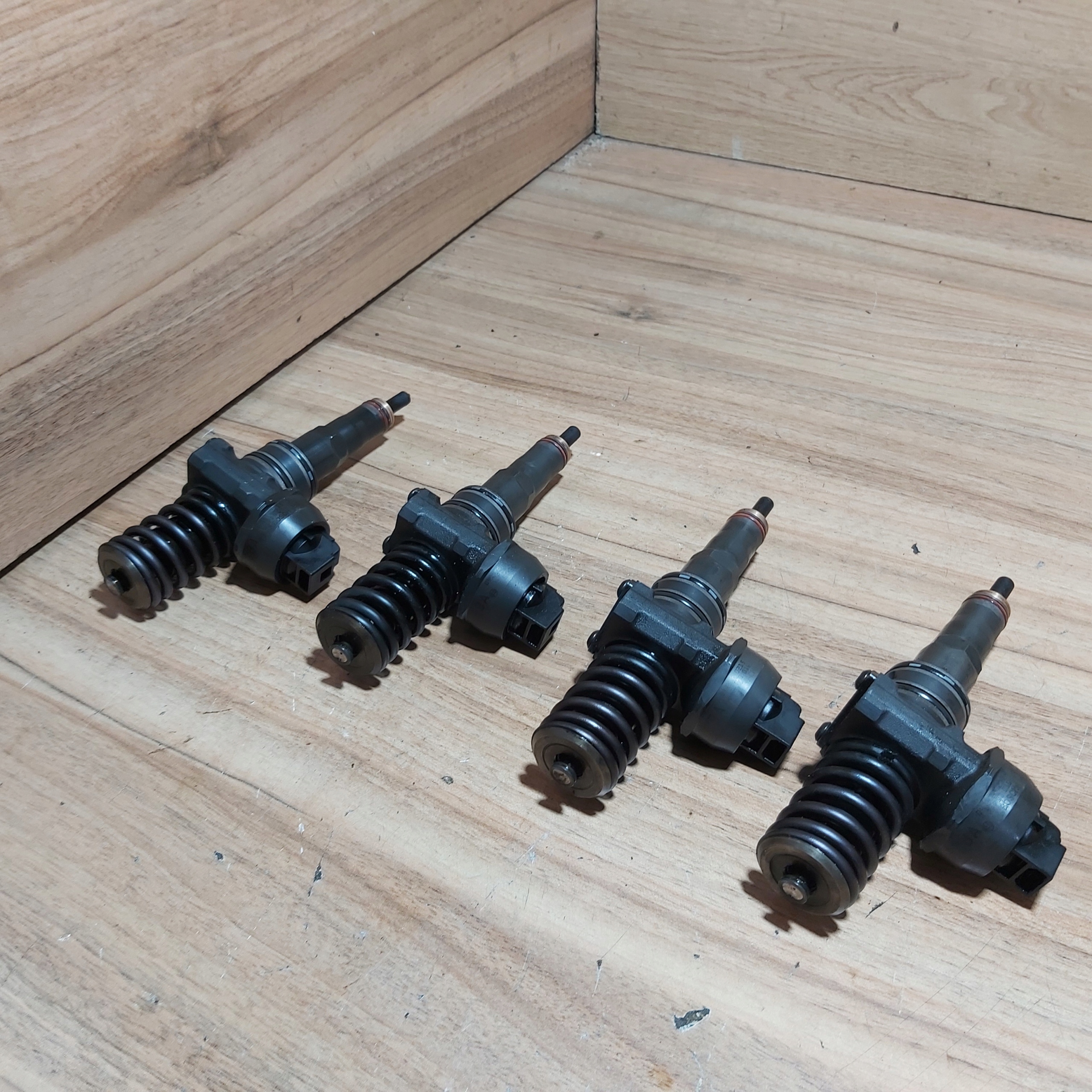 НАСОС-БРЫЗГОВИК GOLF IV 1.9 TDI 038130073AG