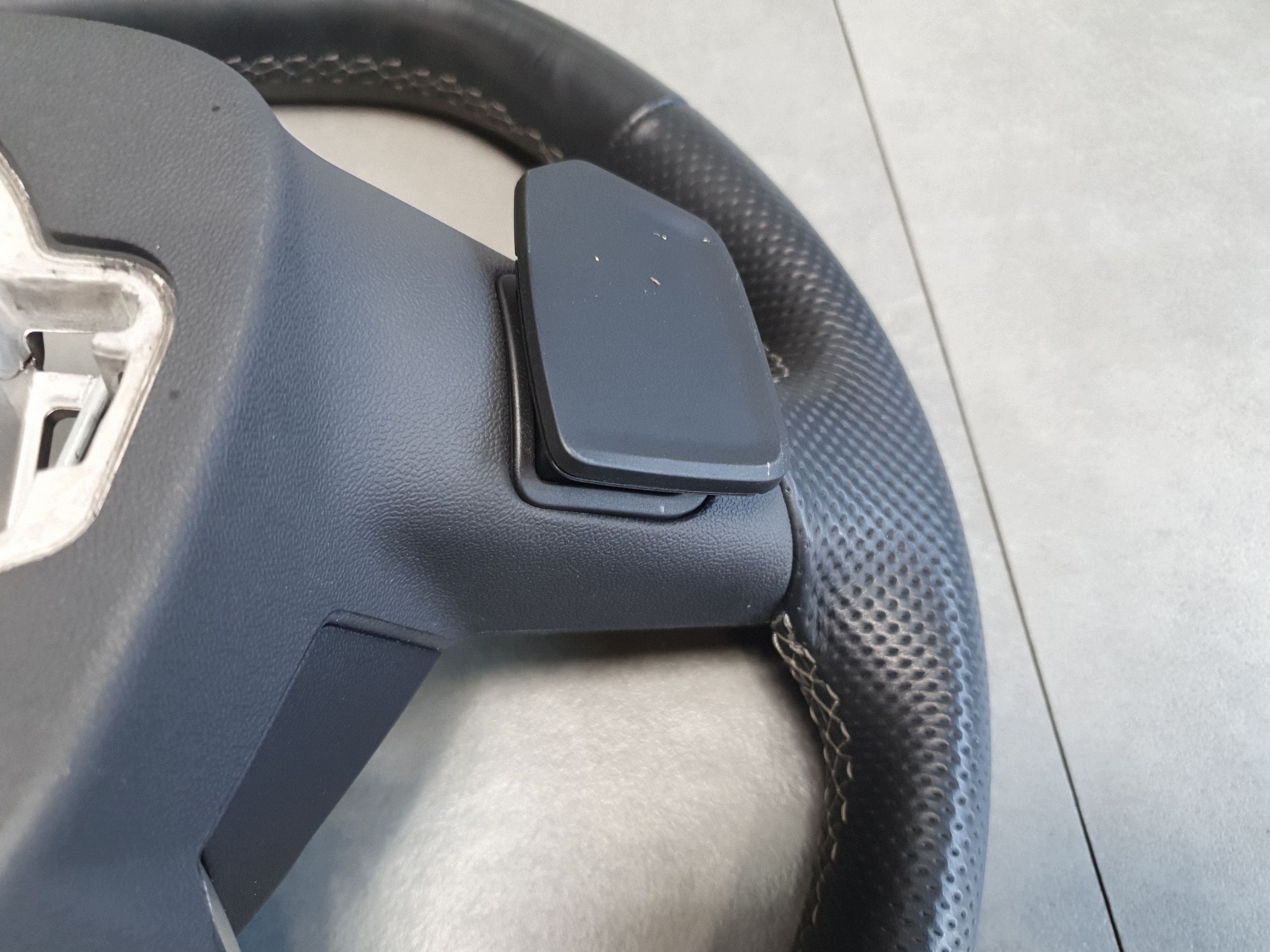 Audi SQ6 e-tron volan koža multi s mjenjačem 85E419091BL