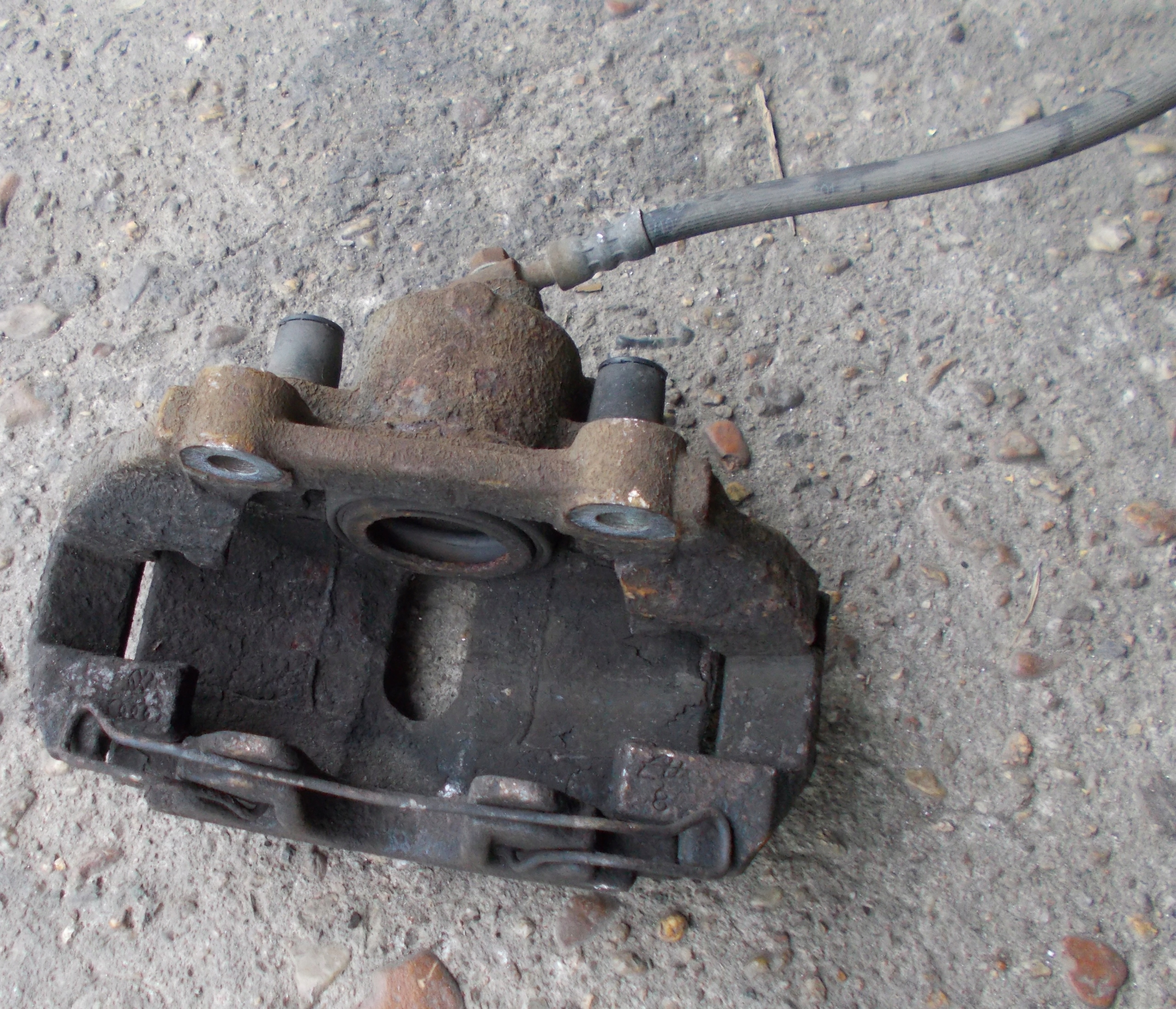 SKODA ROOMSTER 1.6 TDI 10R caliper right front