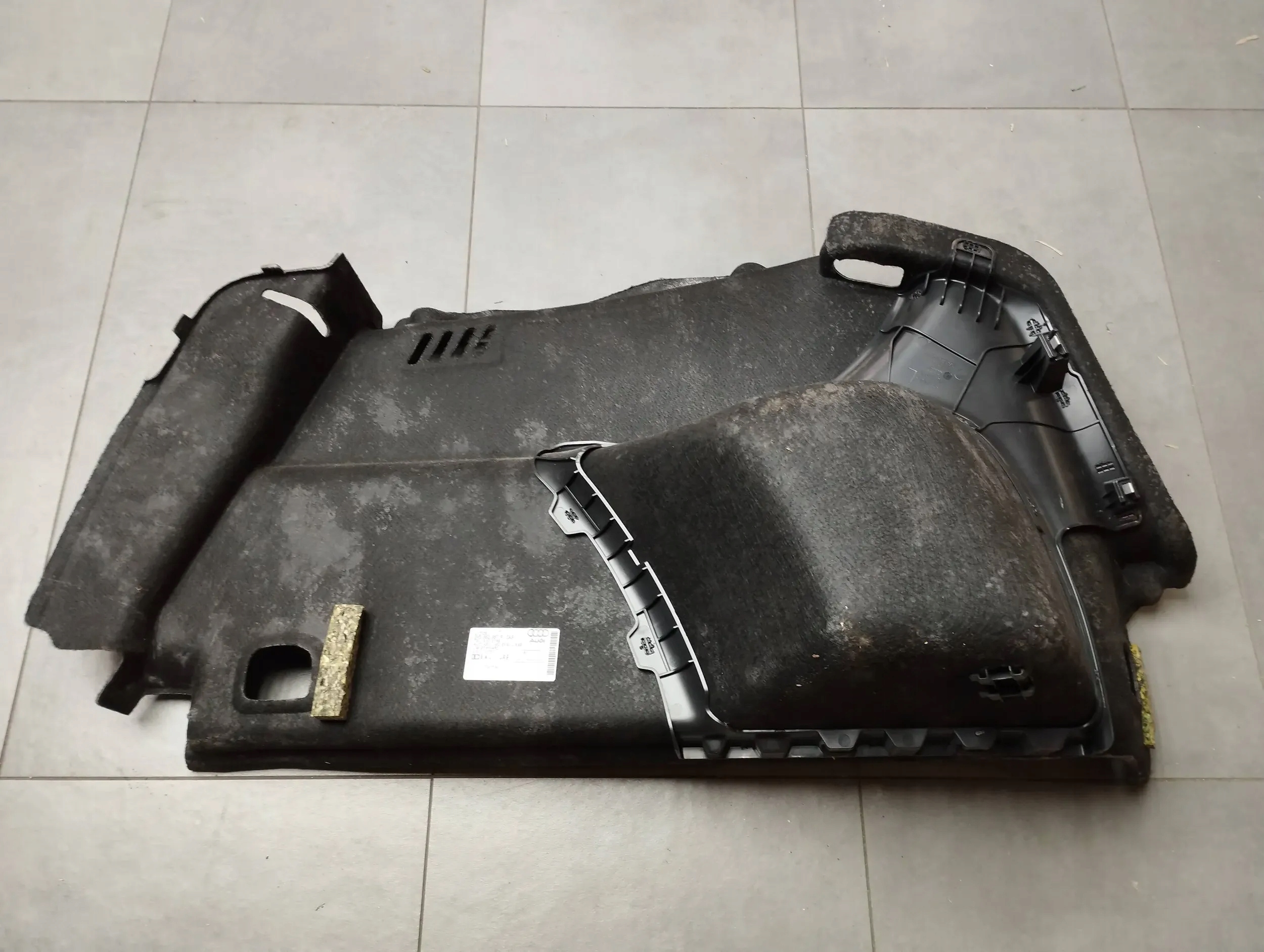 Audi A3 8V sedan boot upholstery left 8V5863887R
