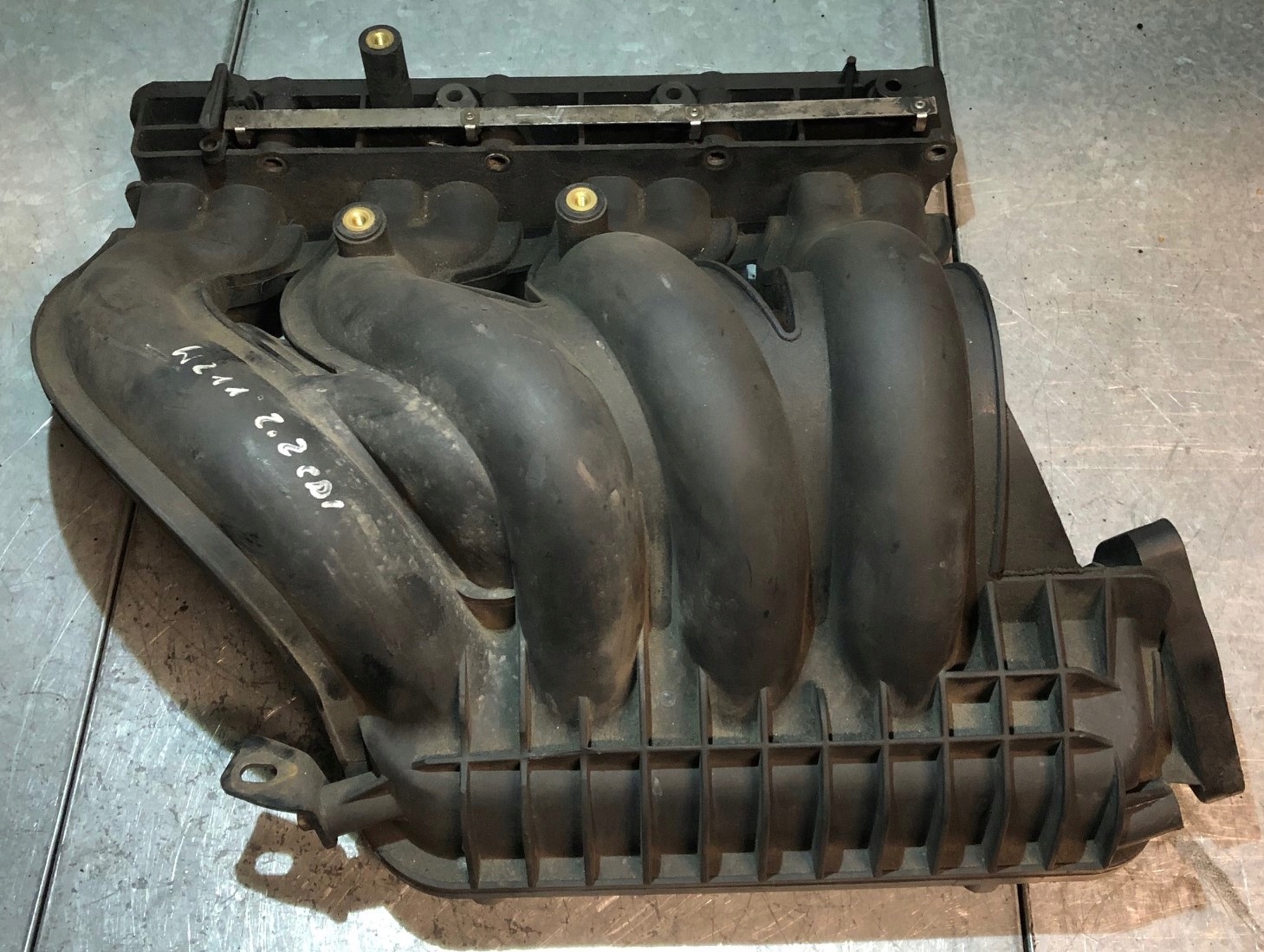 MERCEDES W211 2.2 CDI впускной коллектор A6110903637