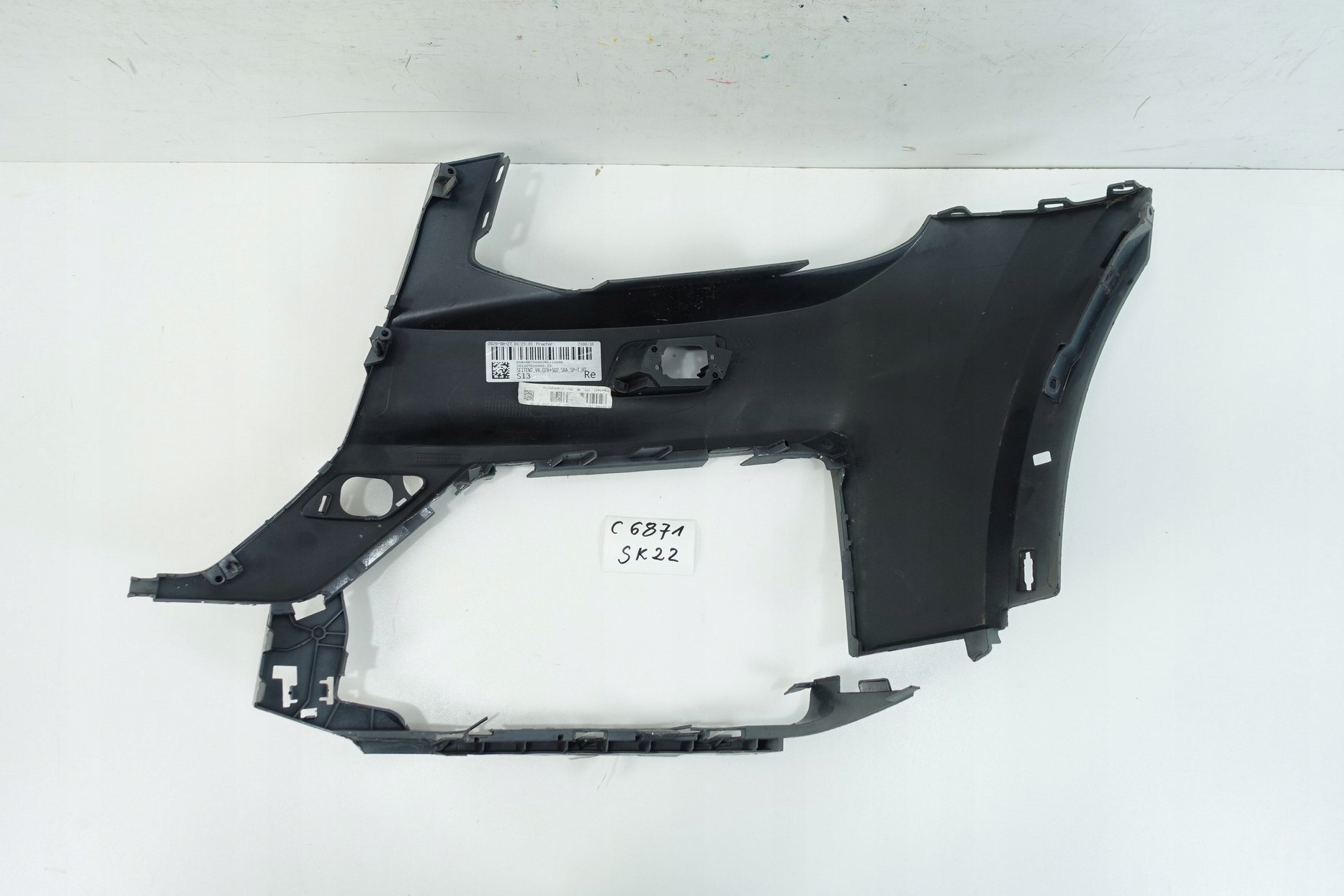 corner of a bumper right front AUDI Q2 81A
