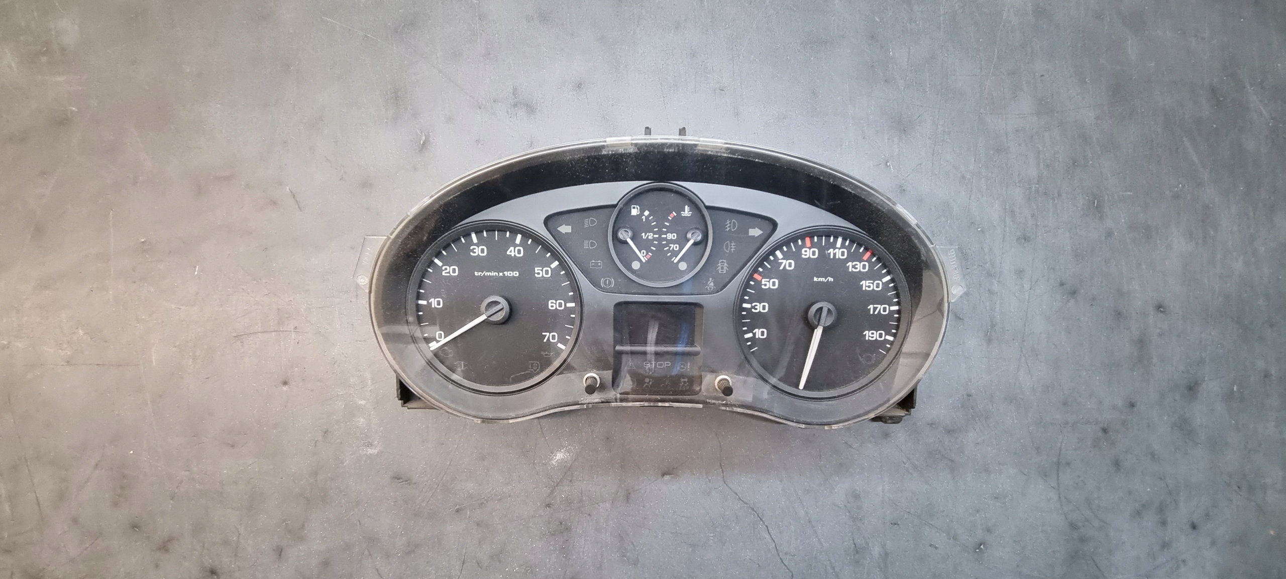 спидометр часы peugeot oe 1401107680