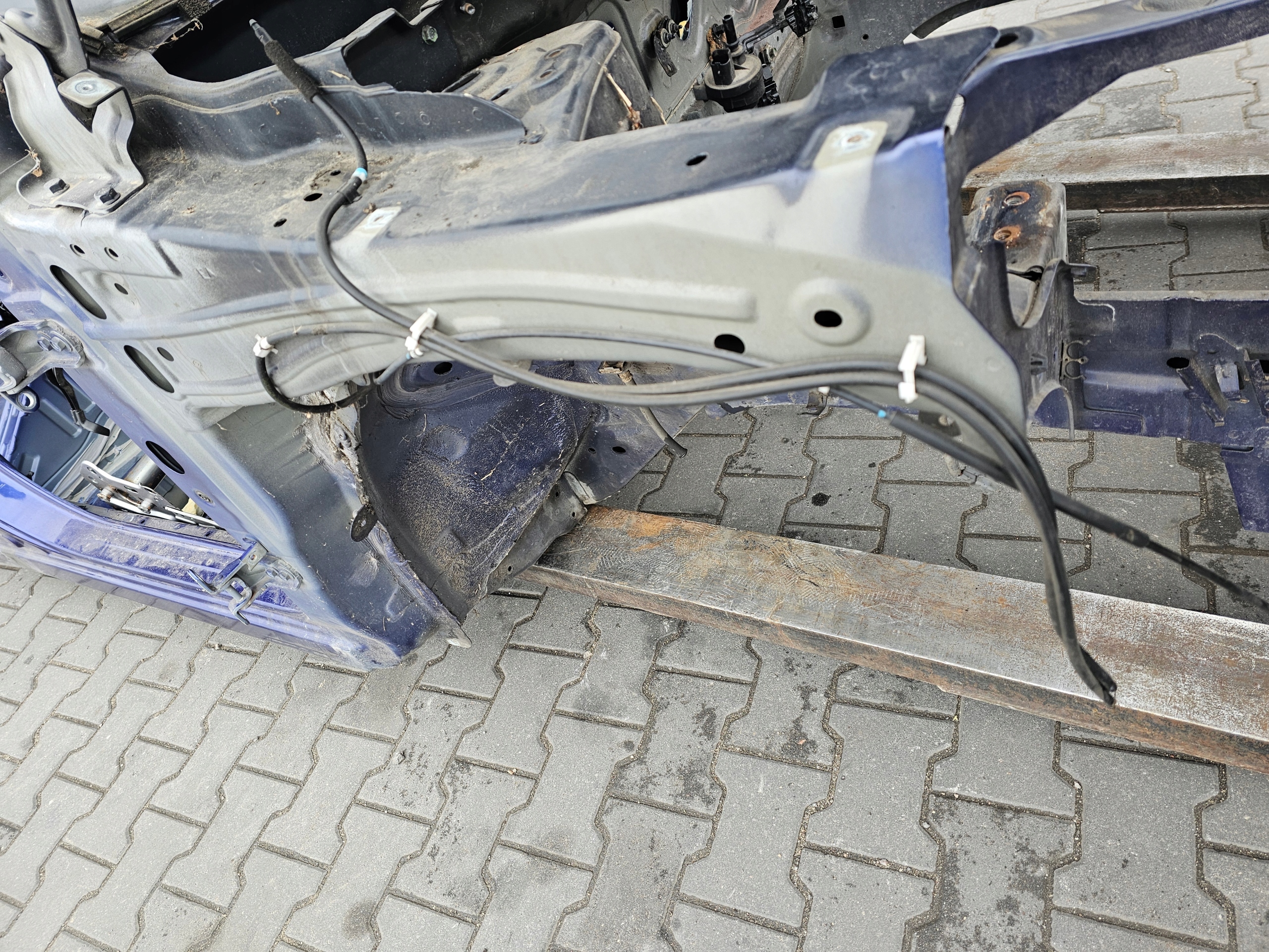 quarter front right NISSAN QASHQAI