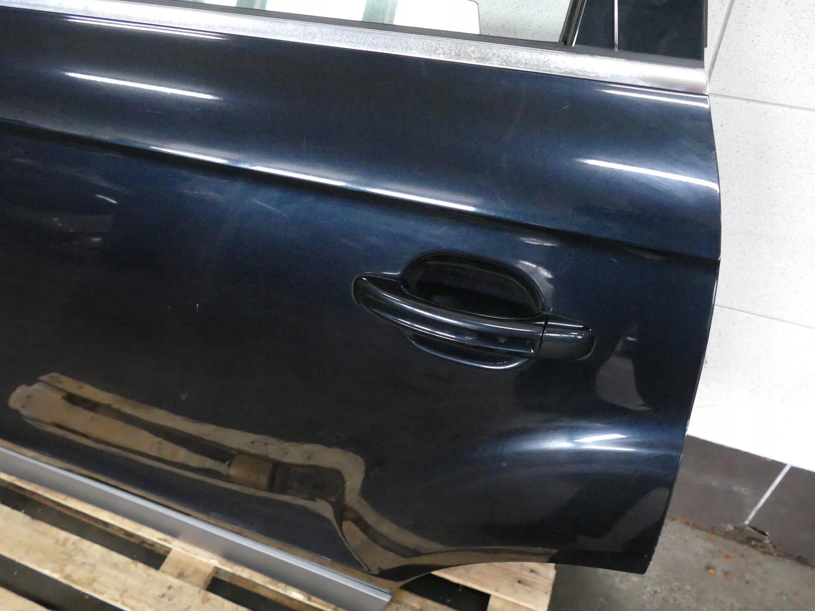 AUDI Q7 4L door left rear part left rear. window colour LZ5Q