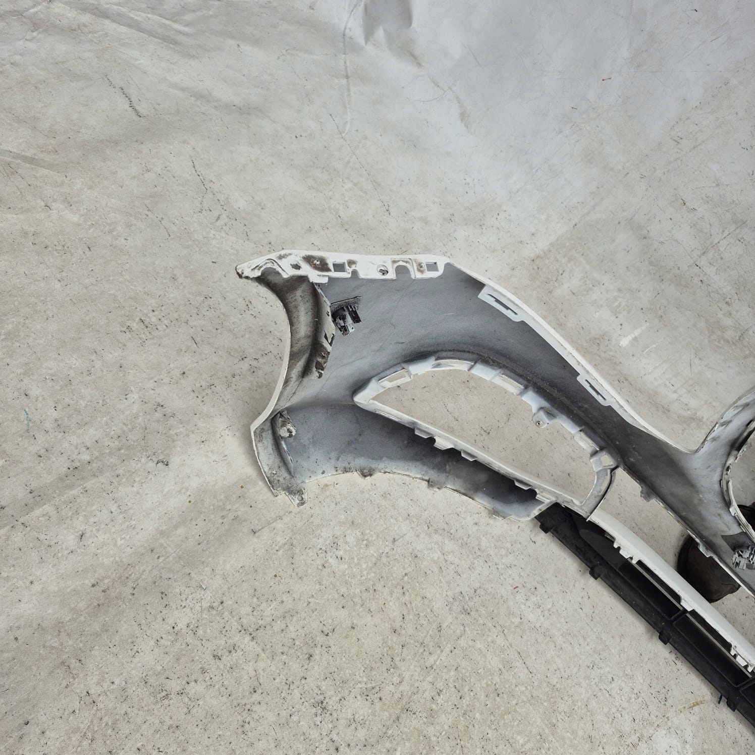 MERCEDES E-KLASA W213 AVANGARDE 16-20 bumper front front PDC