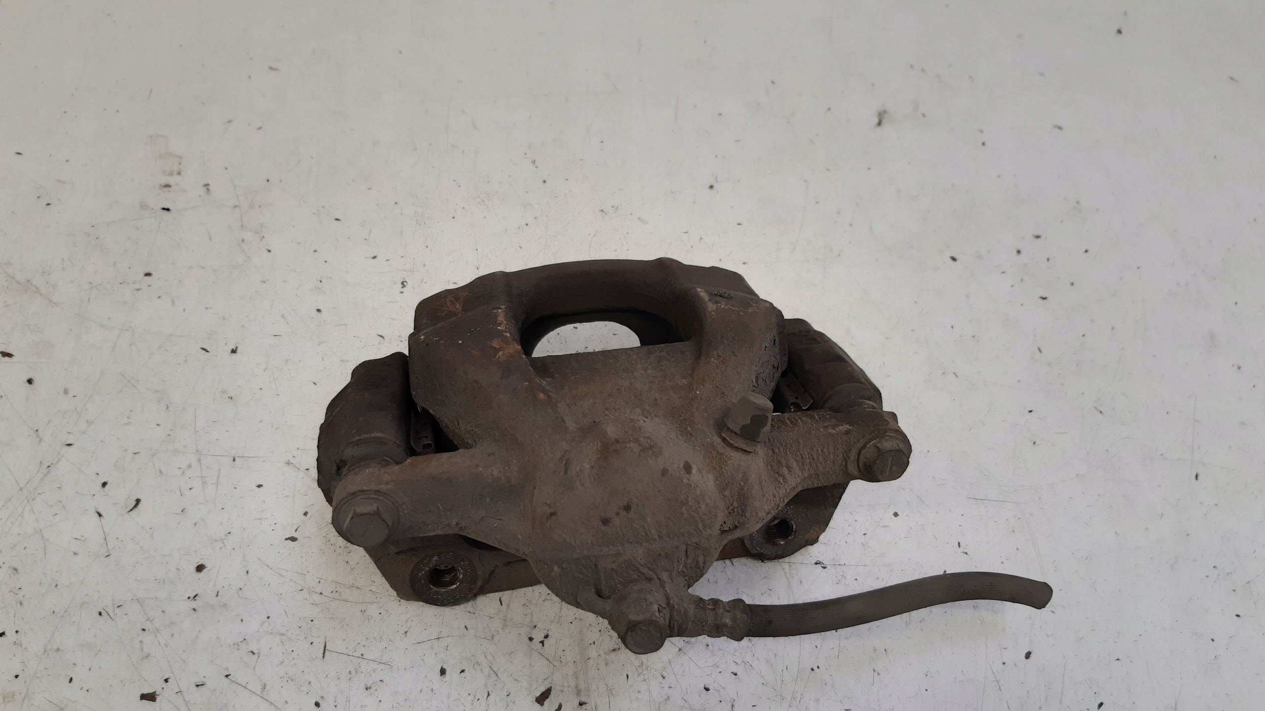caliper right front Toyota Avensis T27