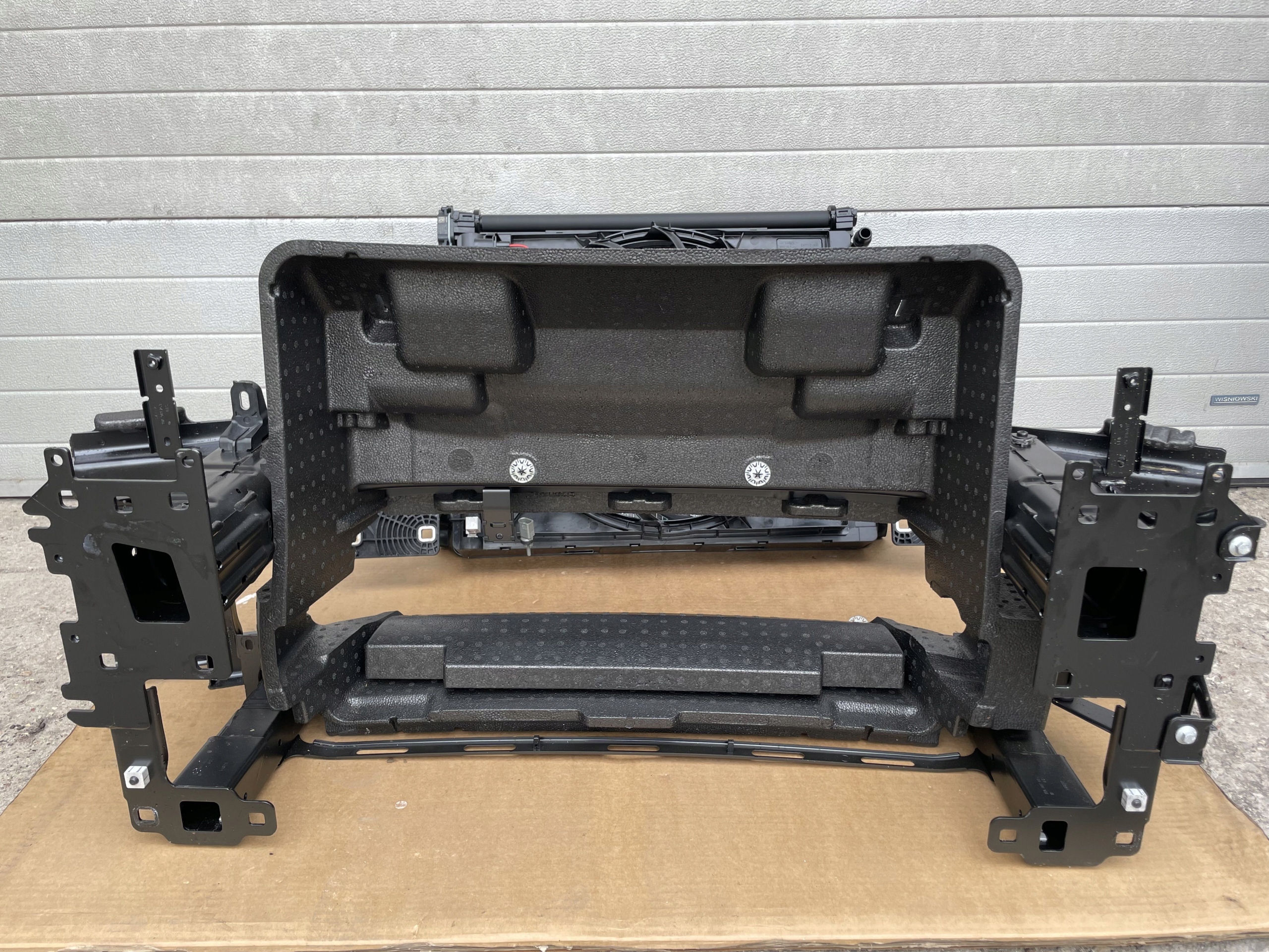 AUDI Q4 E-TRON SLINE NOWY PAS PRZEDNI KOMPLETNY CHŁODNICE WENTYLATOR Strona zabudowy przód