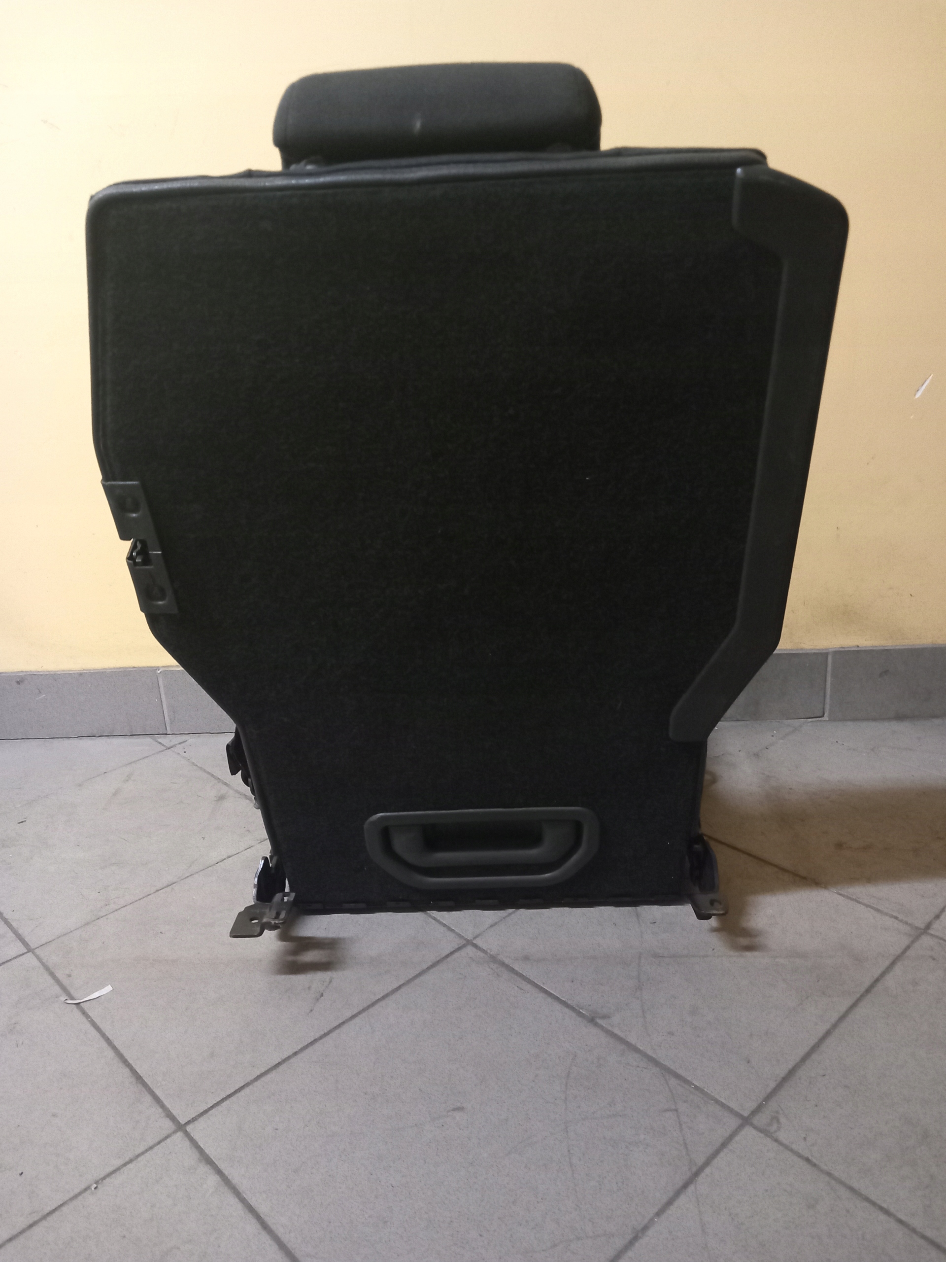 OPEL ZAFIRA B seat boot 3 RZAD left rear part