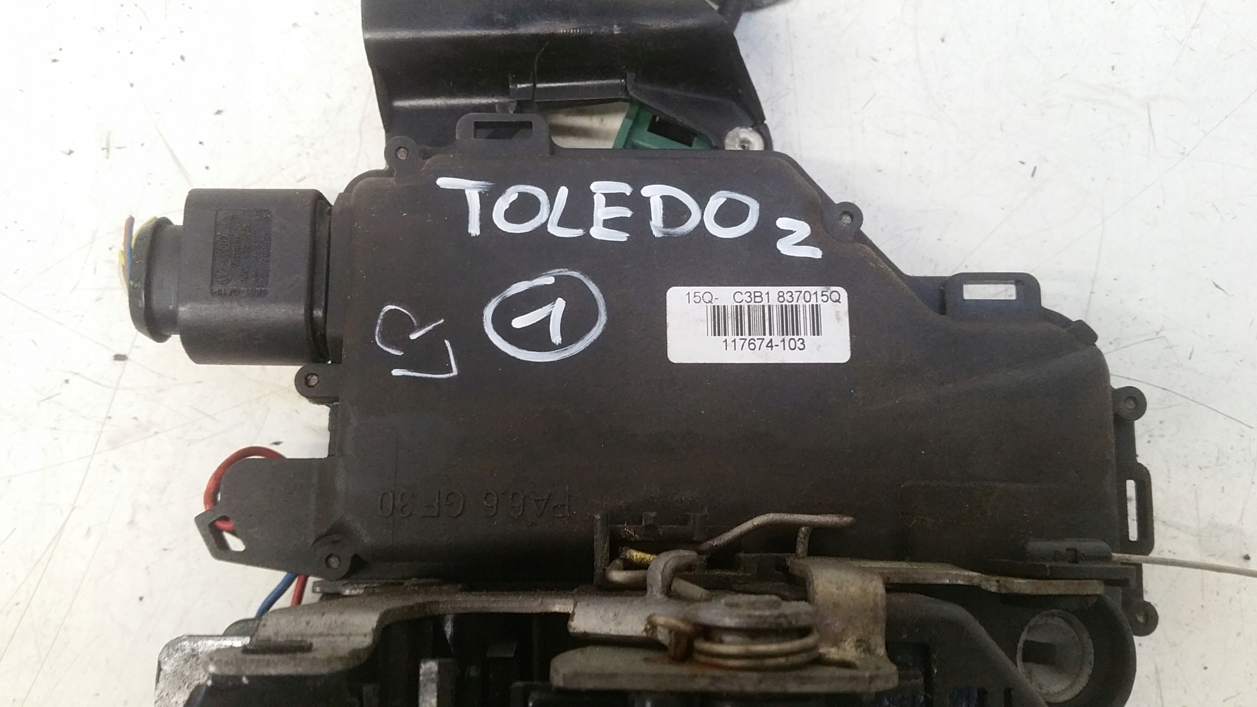 lock left front 3B1837015Q Seat Toledo