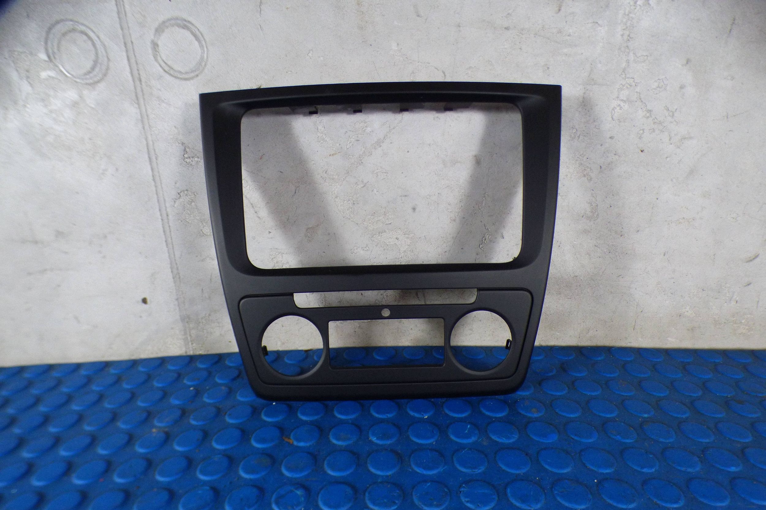 frame radio 5L0858069L Skoda Yeti