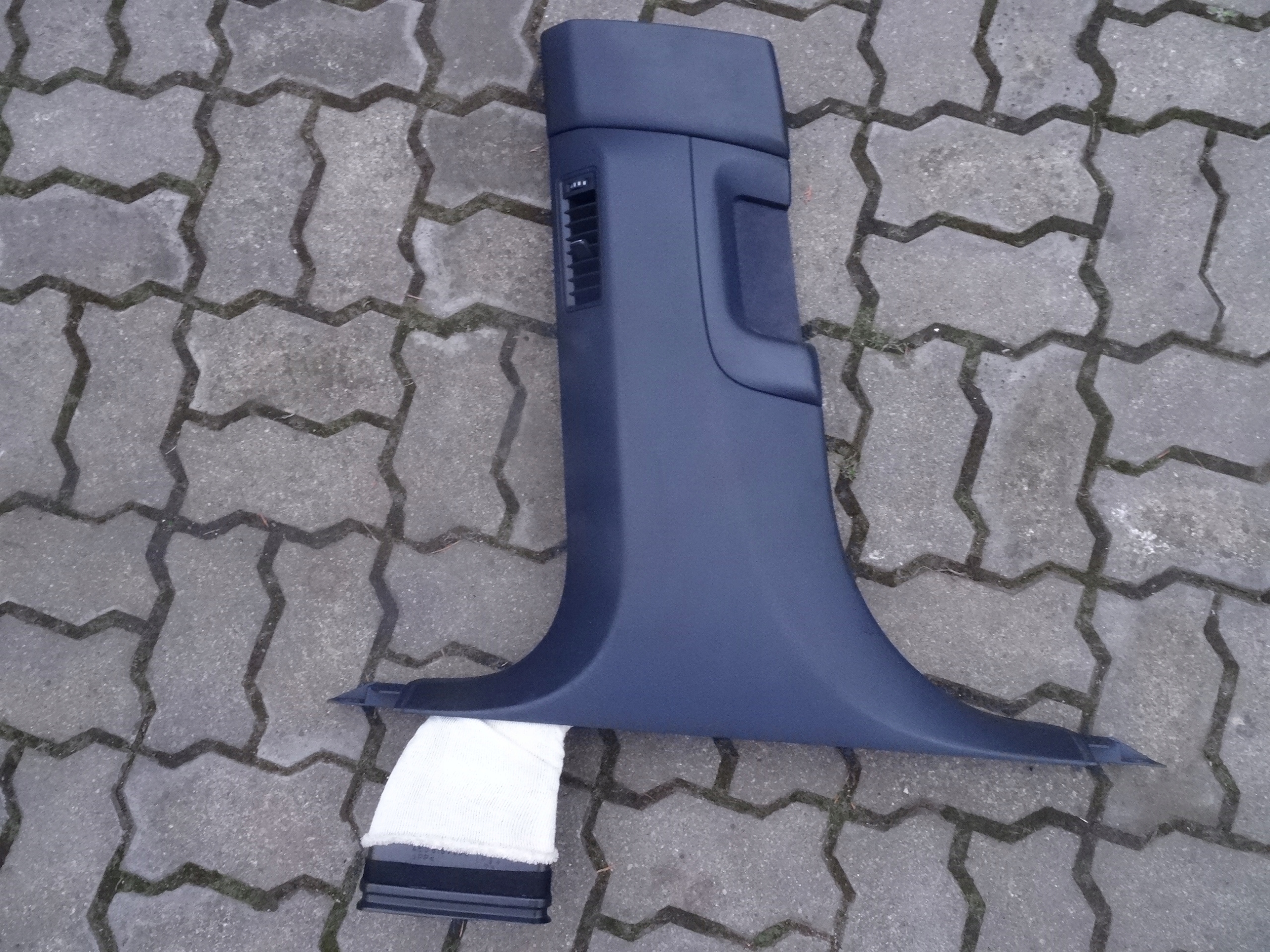 AUDI A8 D3 обшивка л 4E0867063