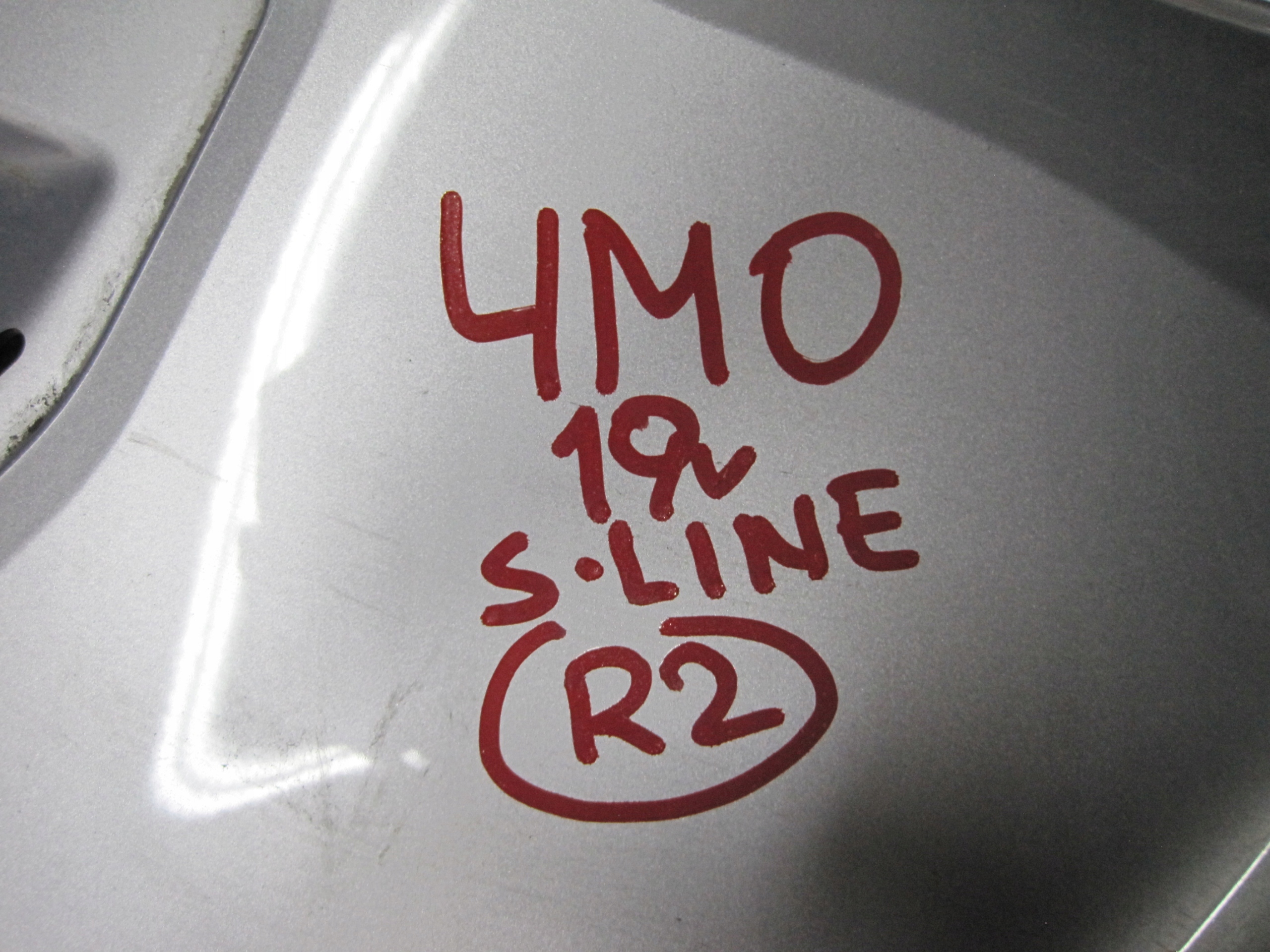 Heckspoiler der Stoßstange AUDI 4M0 S-LINE 19R vorne