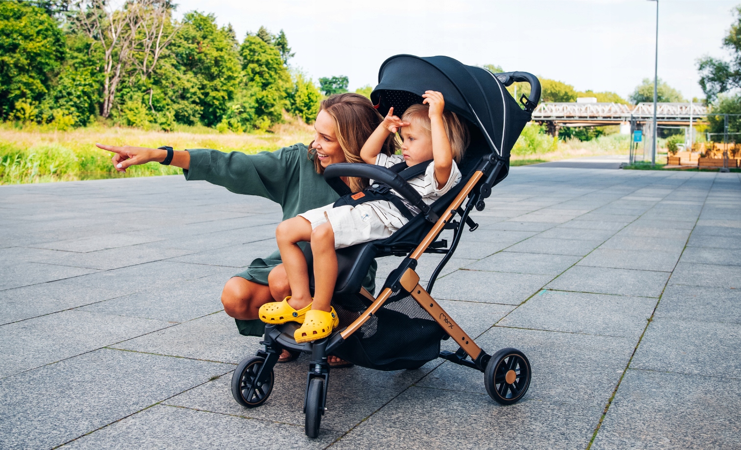 WÓZEK SPACEROWY SPACERÓWKA - MoMi ESTELLE SZARY ZŁOTY - MAŁY LEKKI WALIZKA Waga wózka 7.75 kg