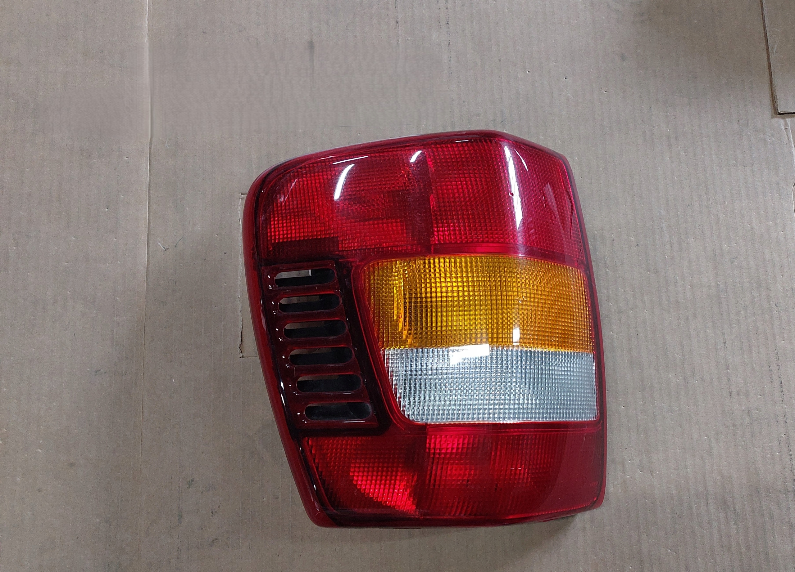 Jeep Grand Cherokee WJ WG lampa lewa tylna EU