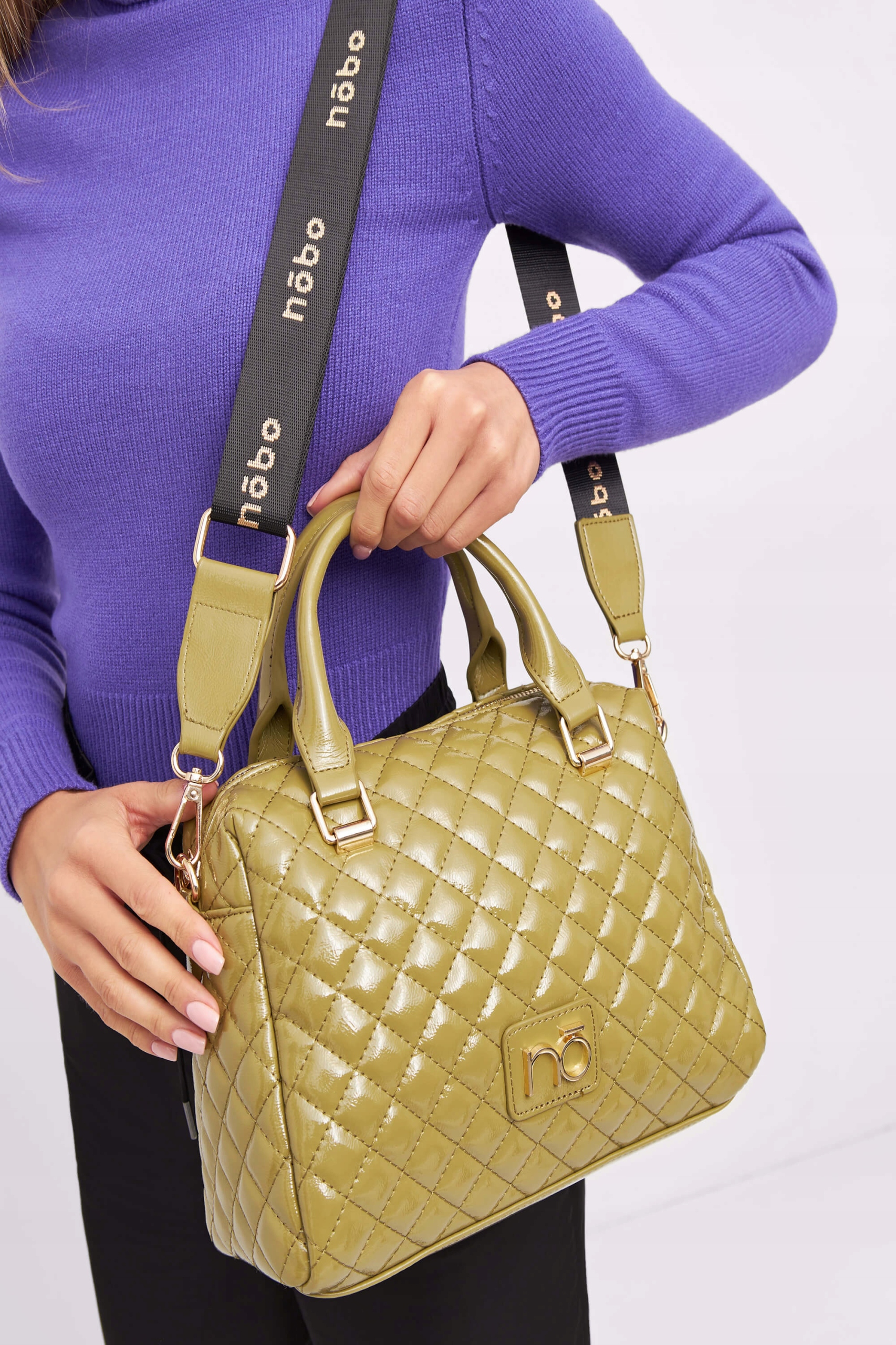 DAMSKA LAKIEROWANA TOREBKA KUFEREK Z PIKOWANIEM NOBO ZIELONA Model NBAG-N2560-CM08