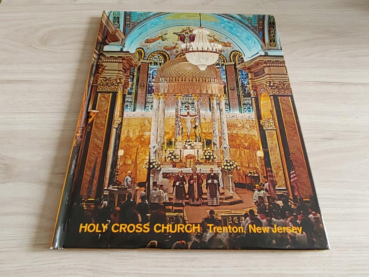 KSIĄŻKA HOLY CROSS TRENTON NEW JERSEY
