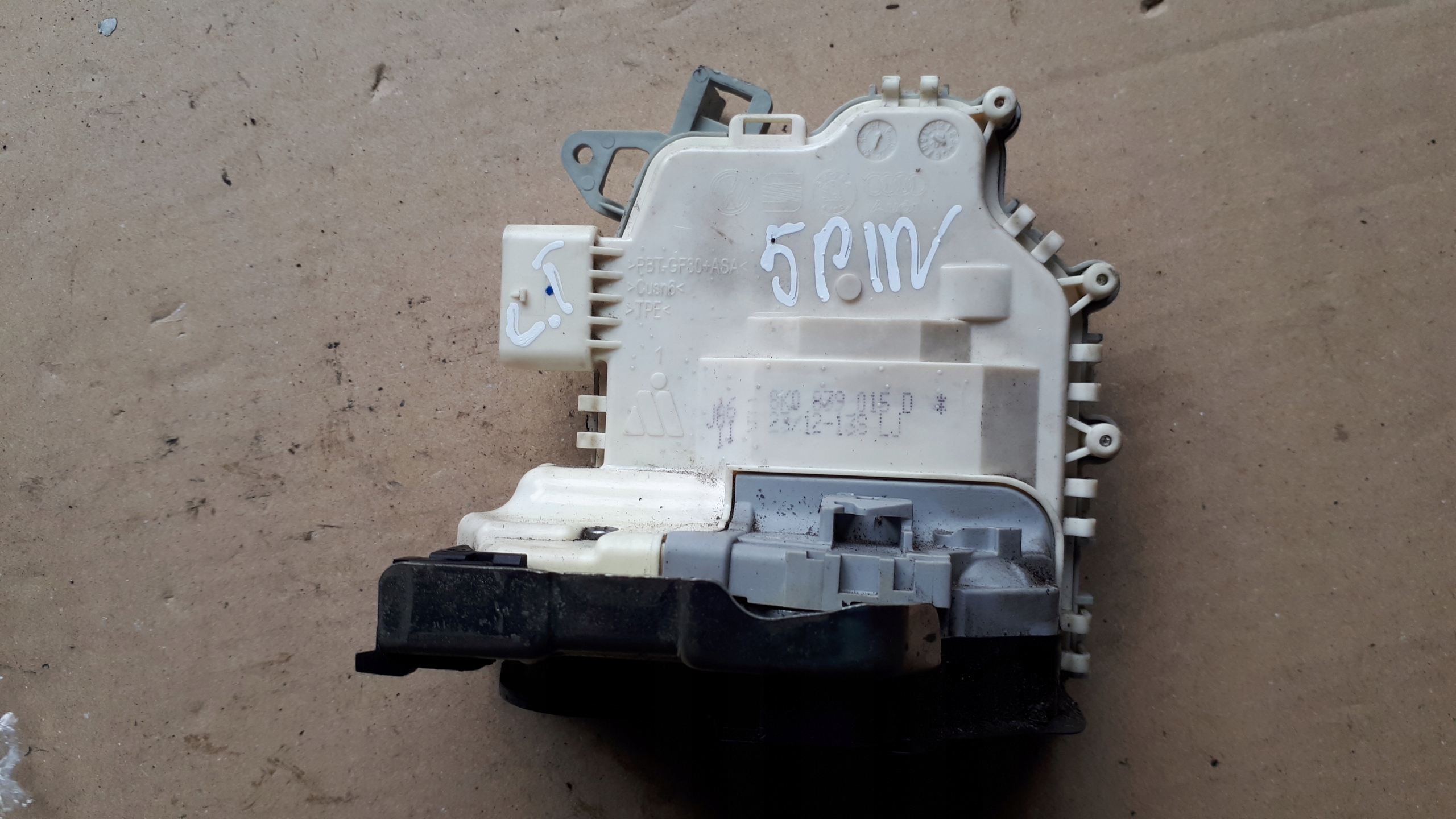 S4 B8 LIFT A4 lock door left rear part 5PIN A5 Q5 A6
