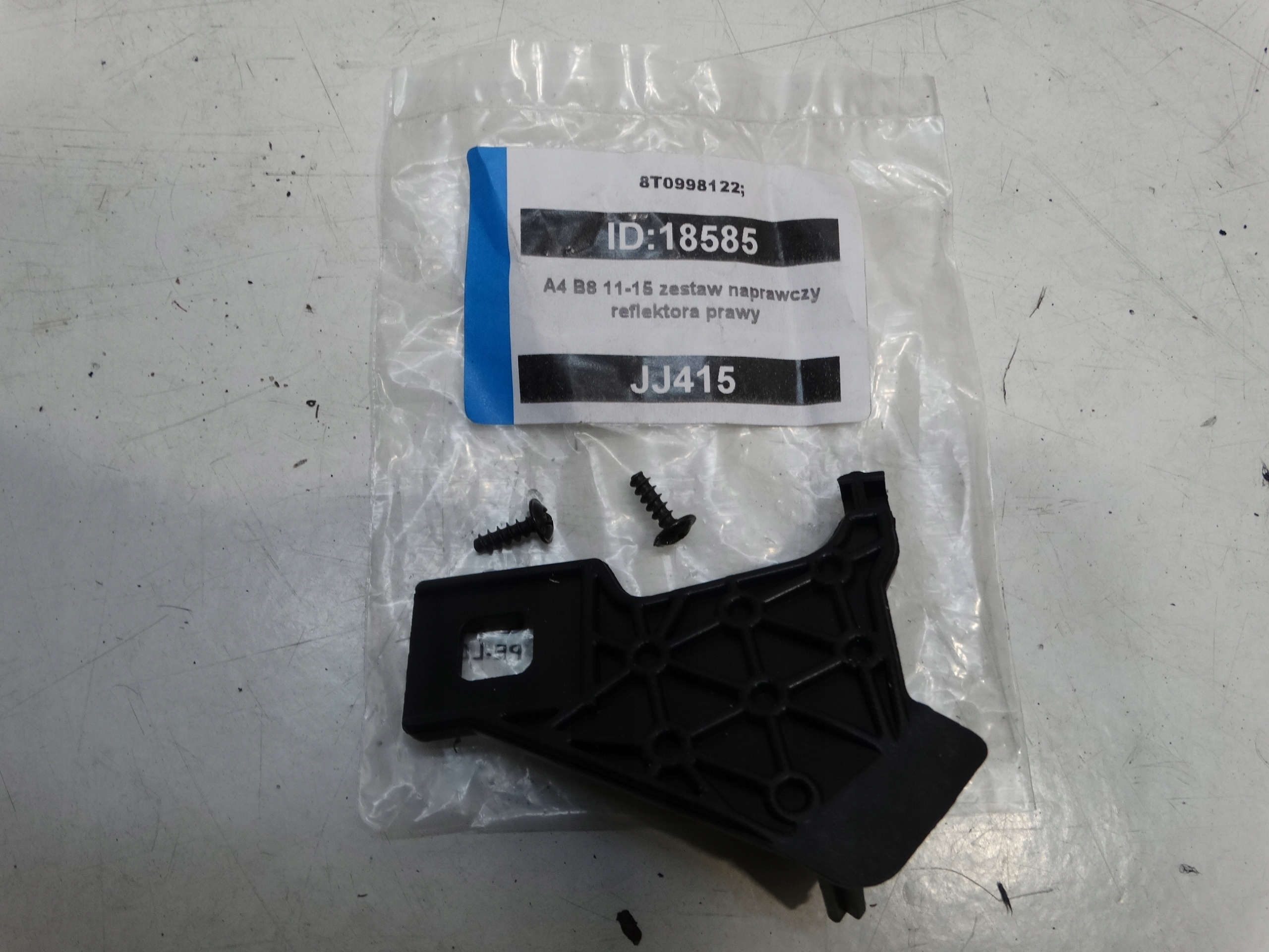 Cric REFLEKTORA Droite AUDI A4 B8 11-15R. 8T0998122