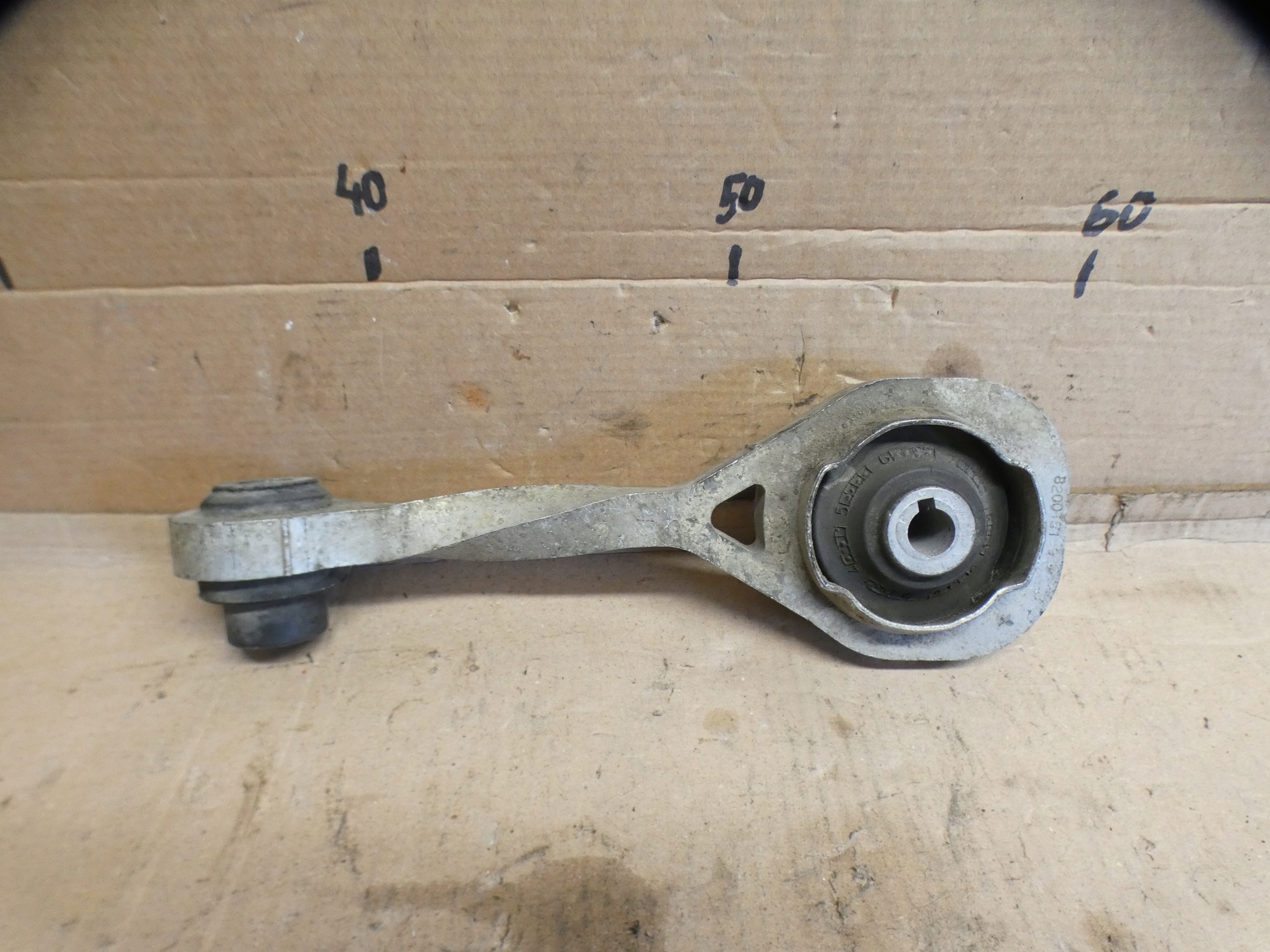 RENAULT TWINGO II 07-14r support engine mount 8200151995B